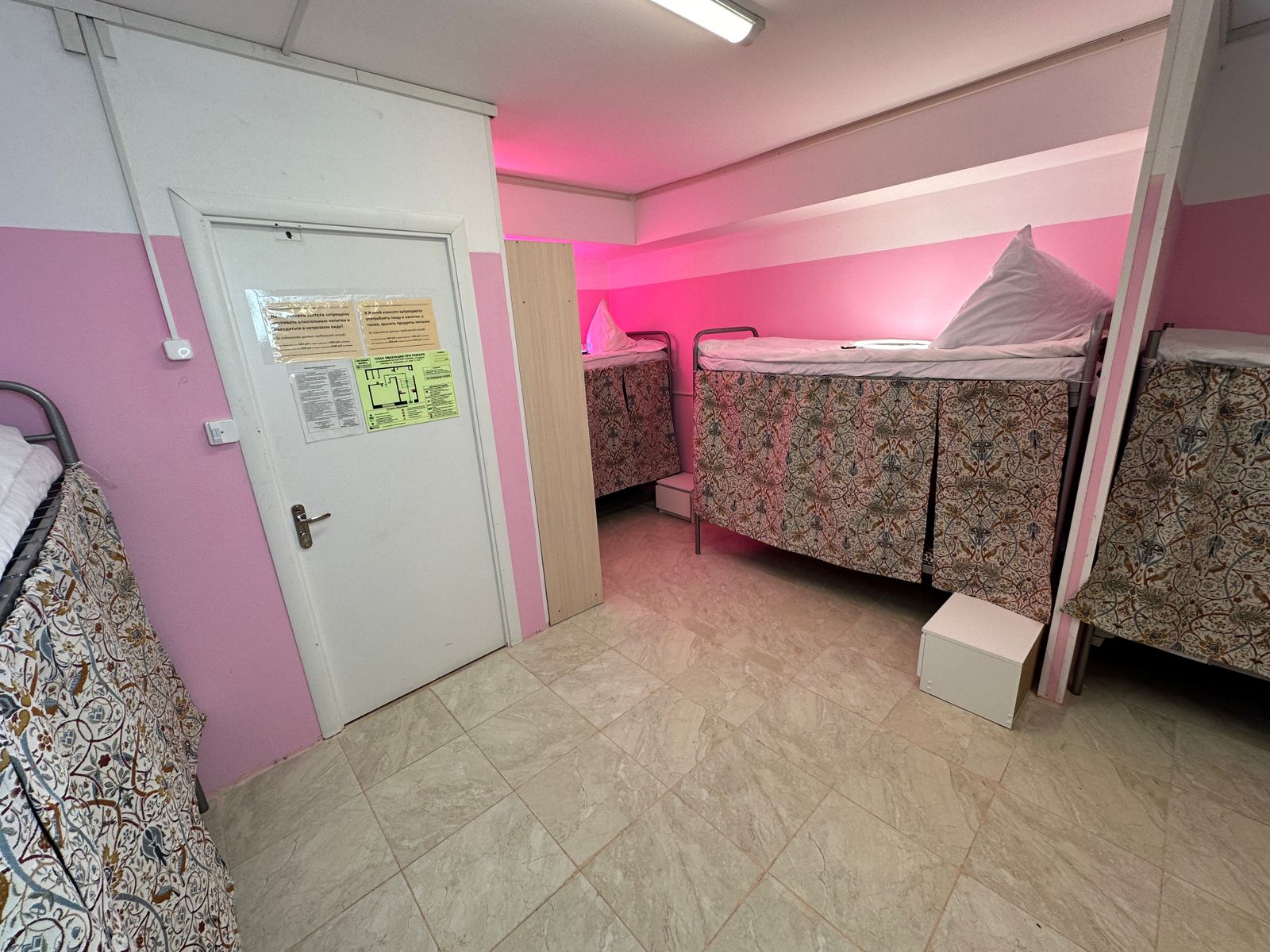 Кровать в 10 местном мужском номере