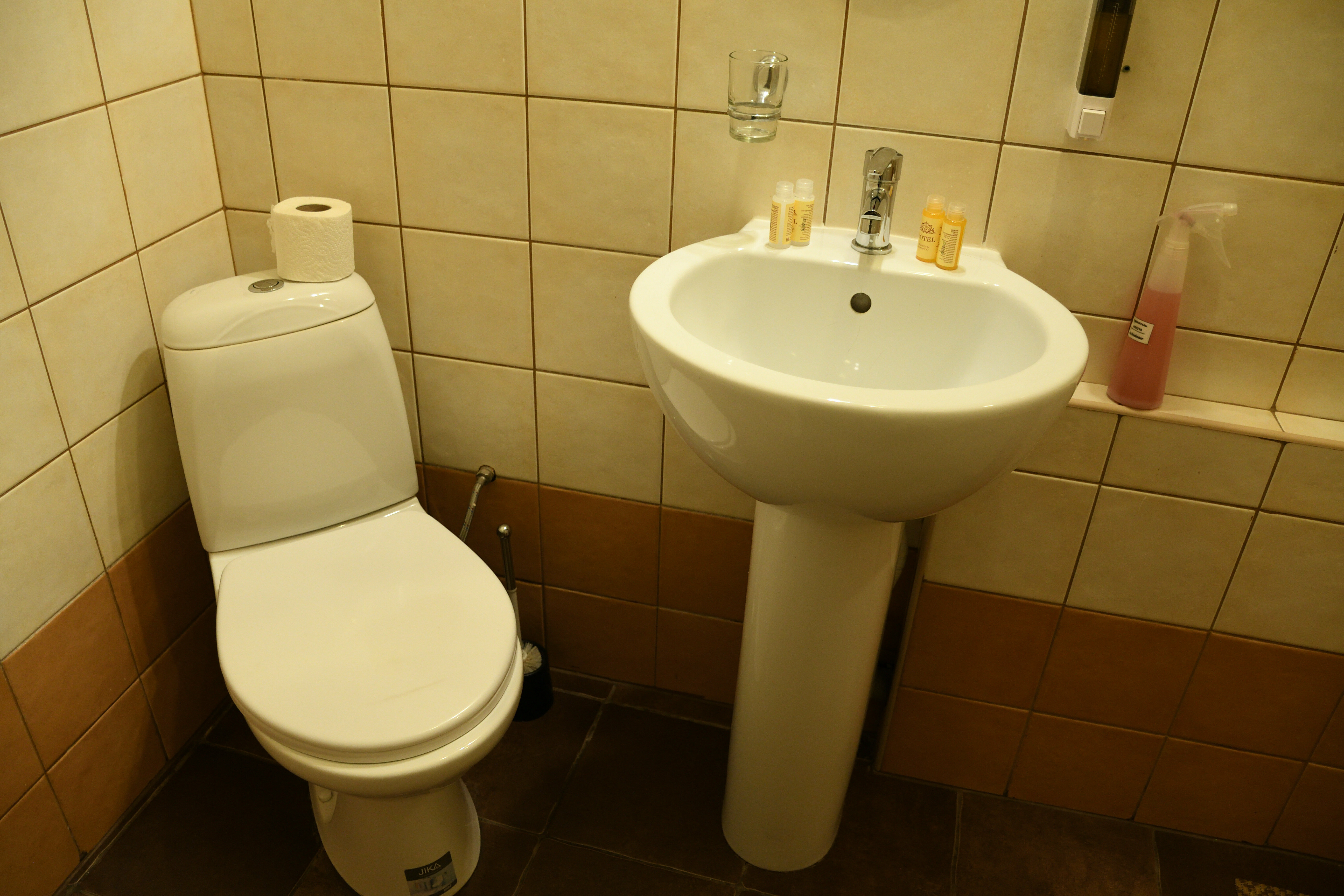 Шестиместный номер с собственной душевой комнатой