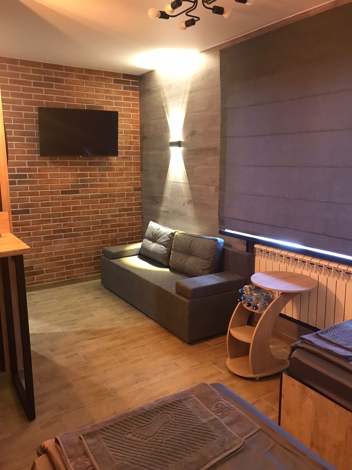 Трехместный номер с собственной ванной комнатой