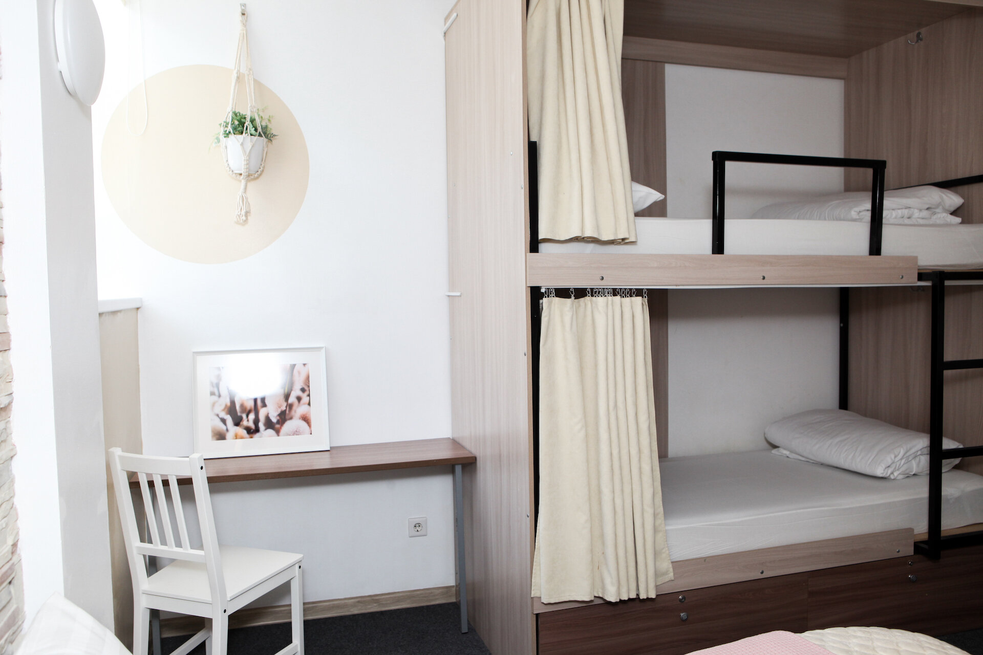 Четырехместный номер с душем