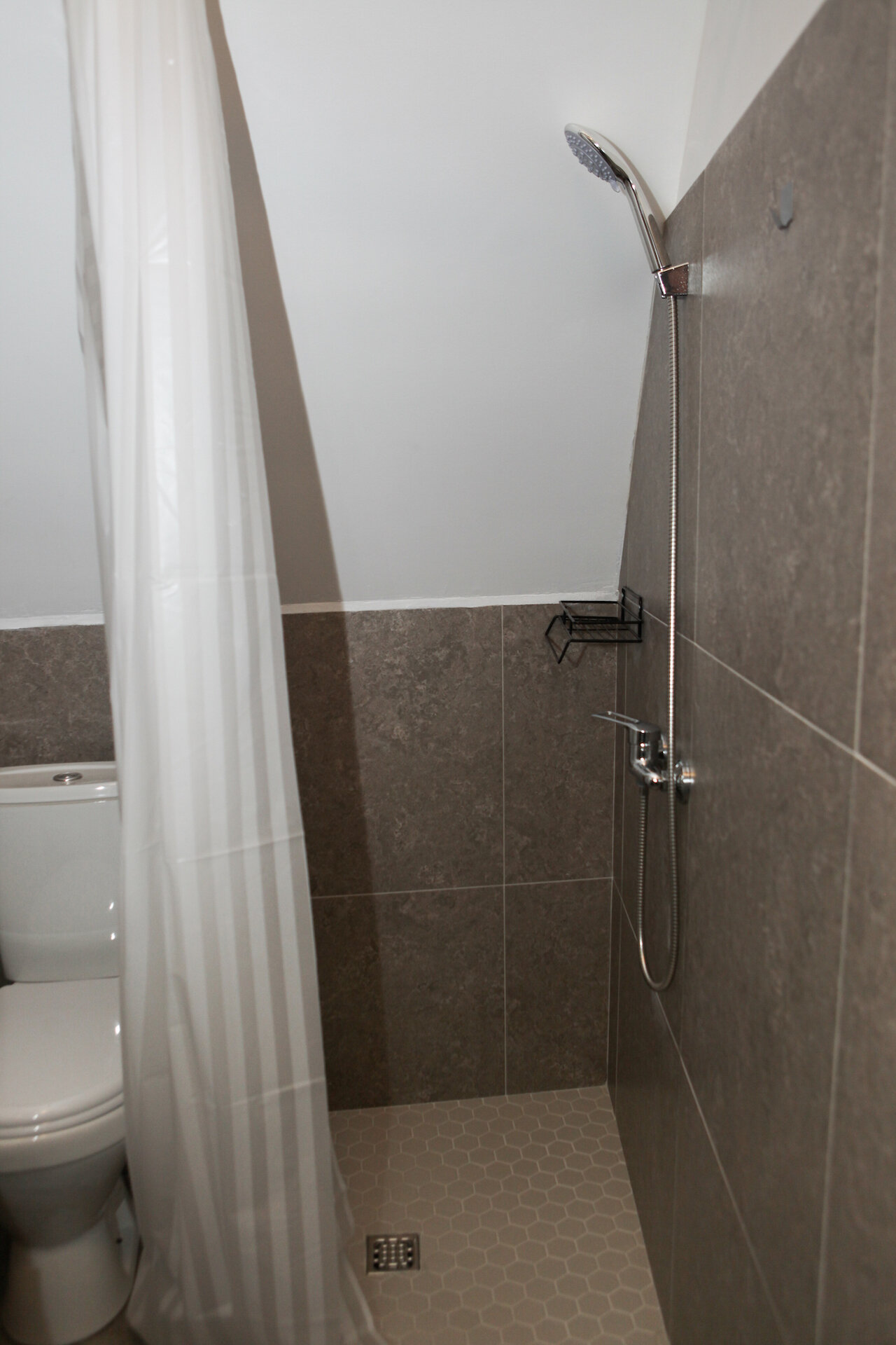 Четырехместный номер с душем