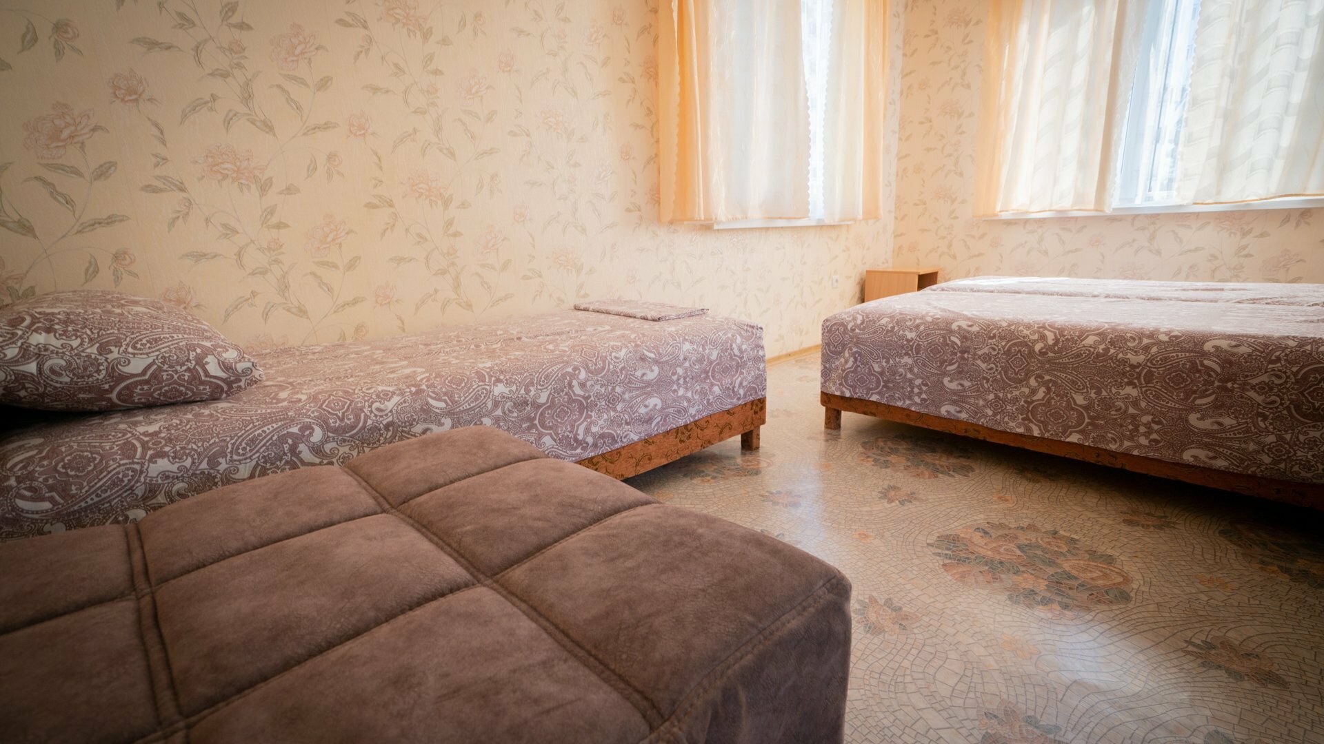 Трехместный номер «Комфорт» с душем