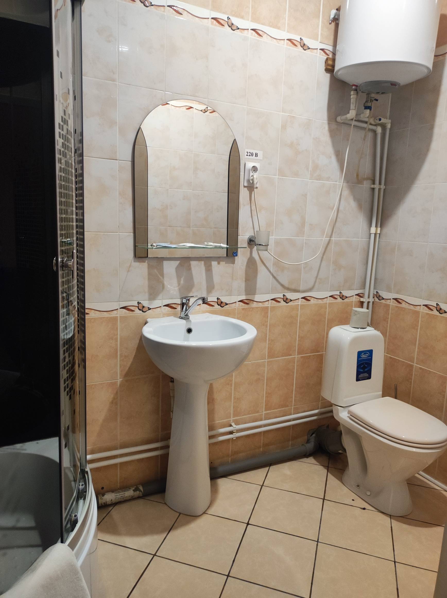 Трехместный номер «Комфорт» с душем