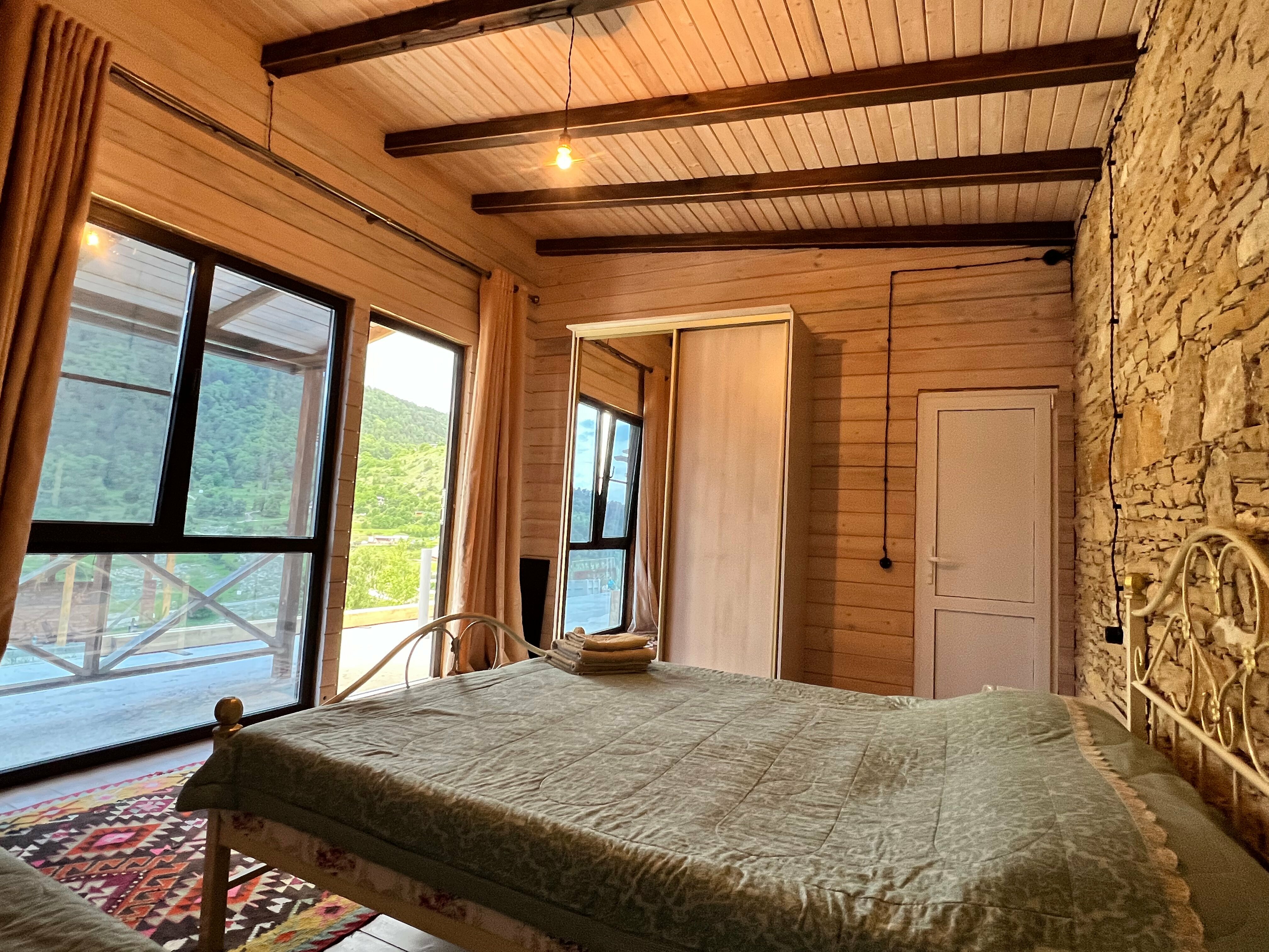 Трехместный номер с видом на горы