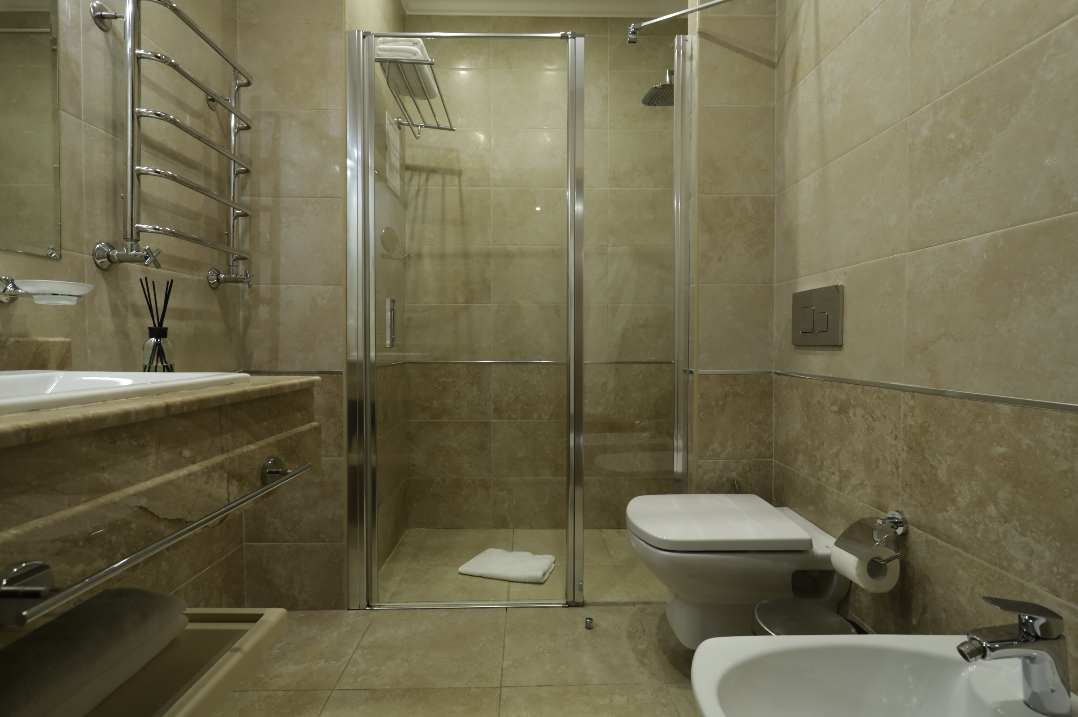 Сьюит двухкомнатный  с балконом и видом на море. Главный корпус 5*