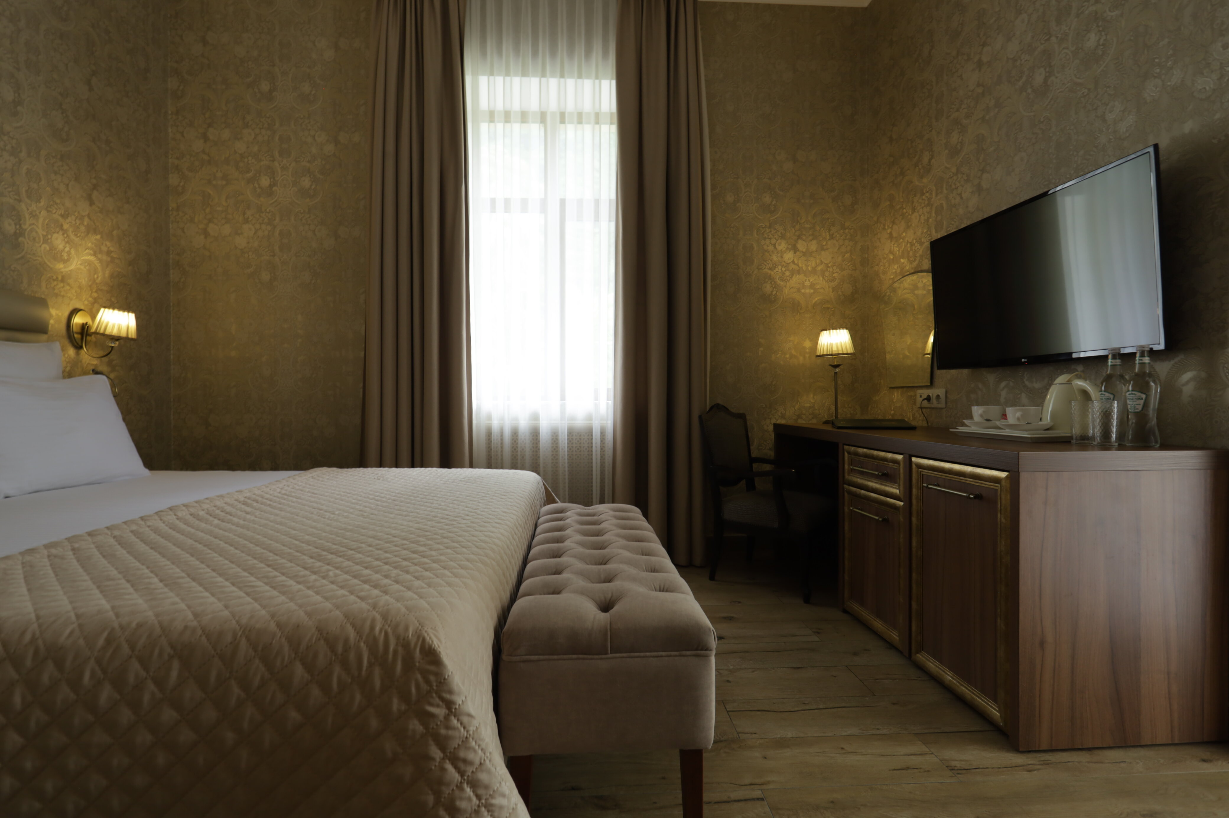 Апартаменты трехкомнатные с террасой вид на парк/горы. Главный корпус 5*