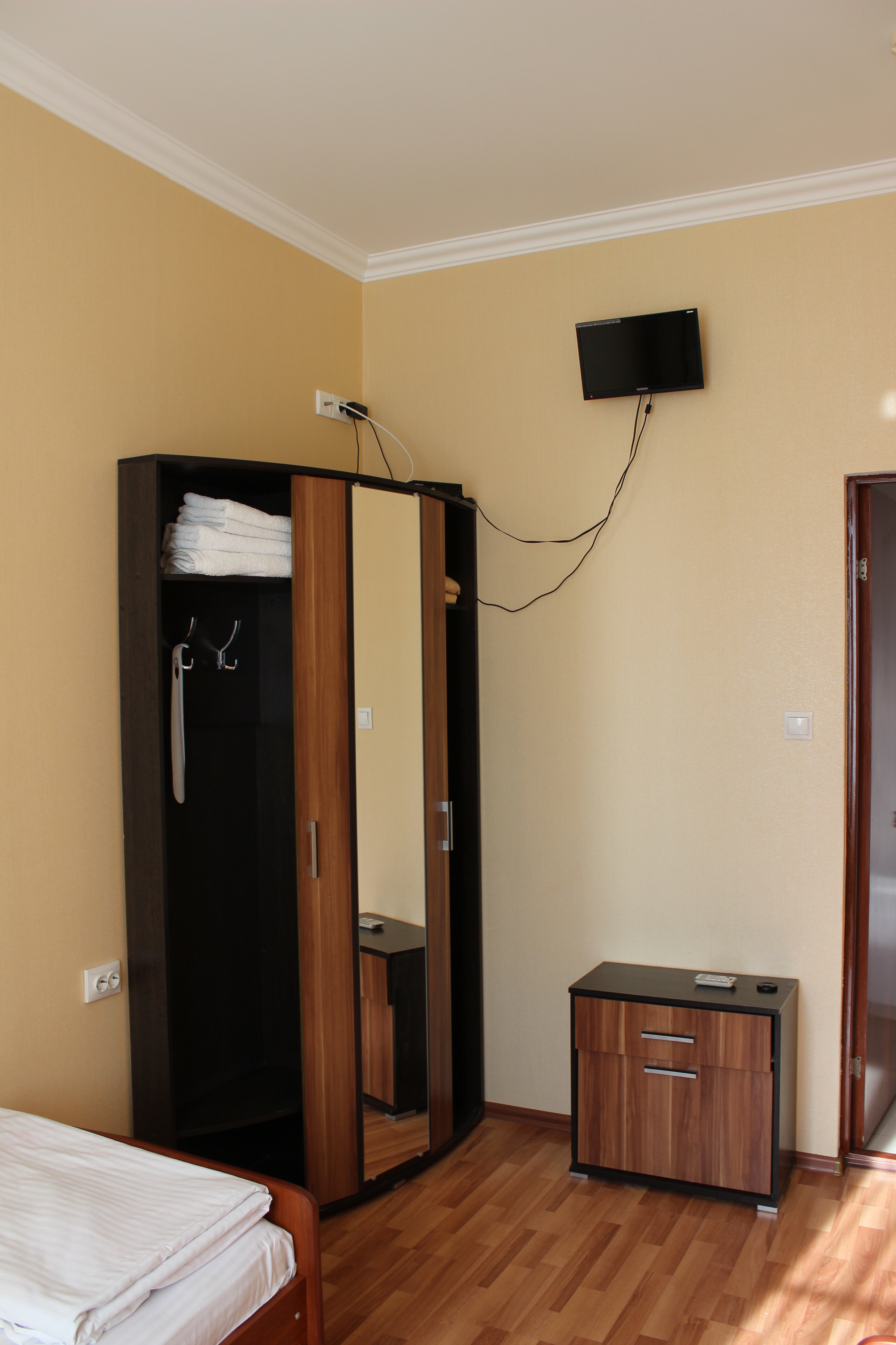 Двухместный номер с 2 отдельными кроватями и общей ванной комнатой