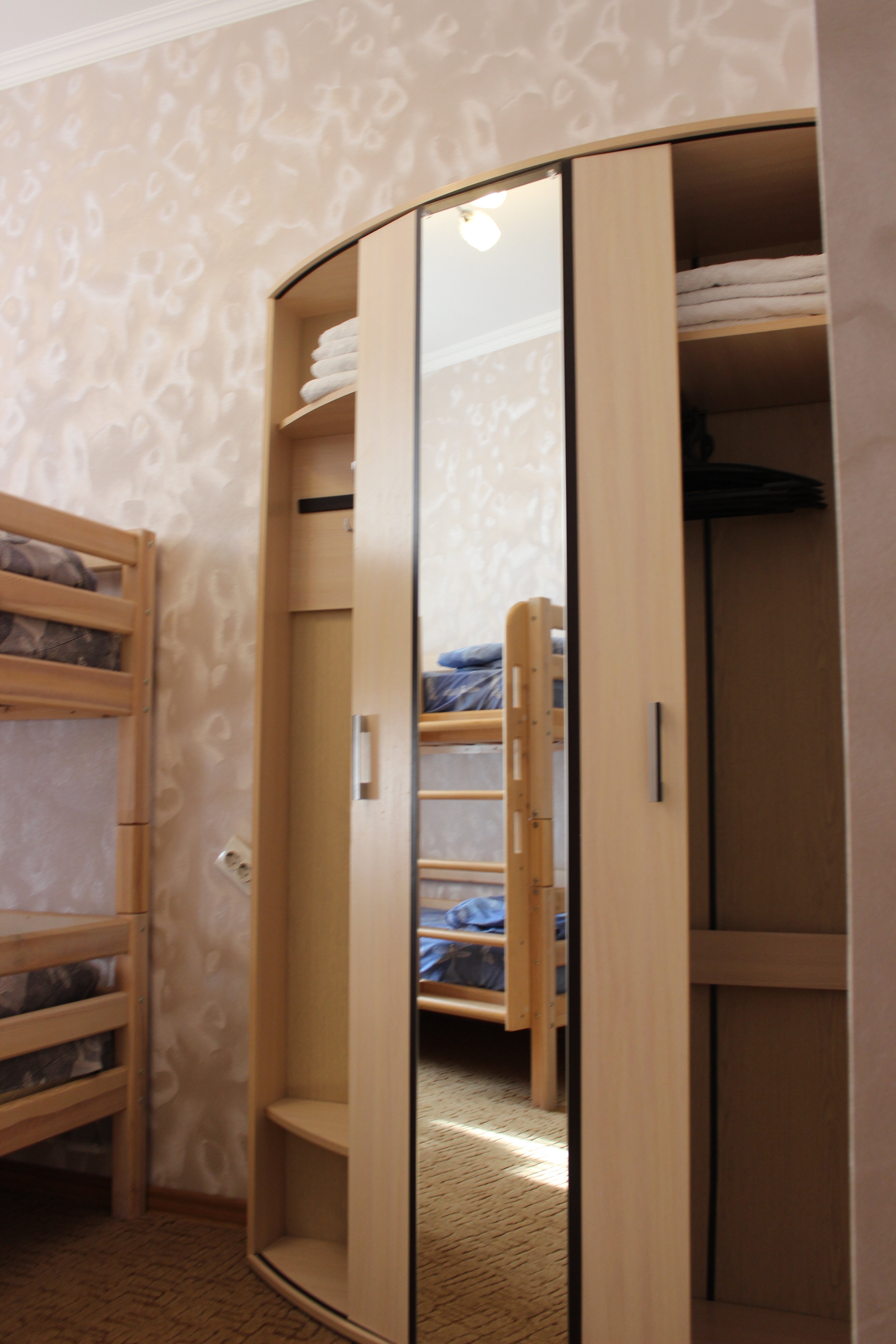 Четырехместный номер с общей ванной комнатой