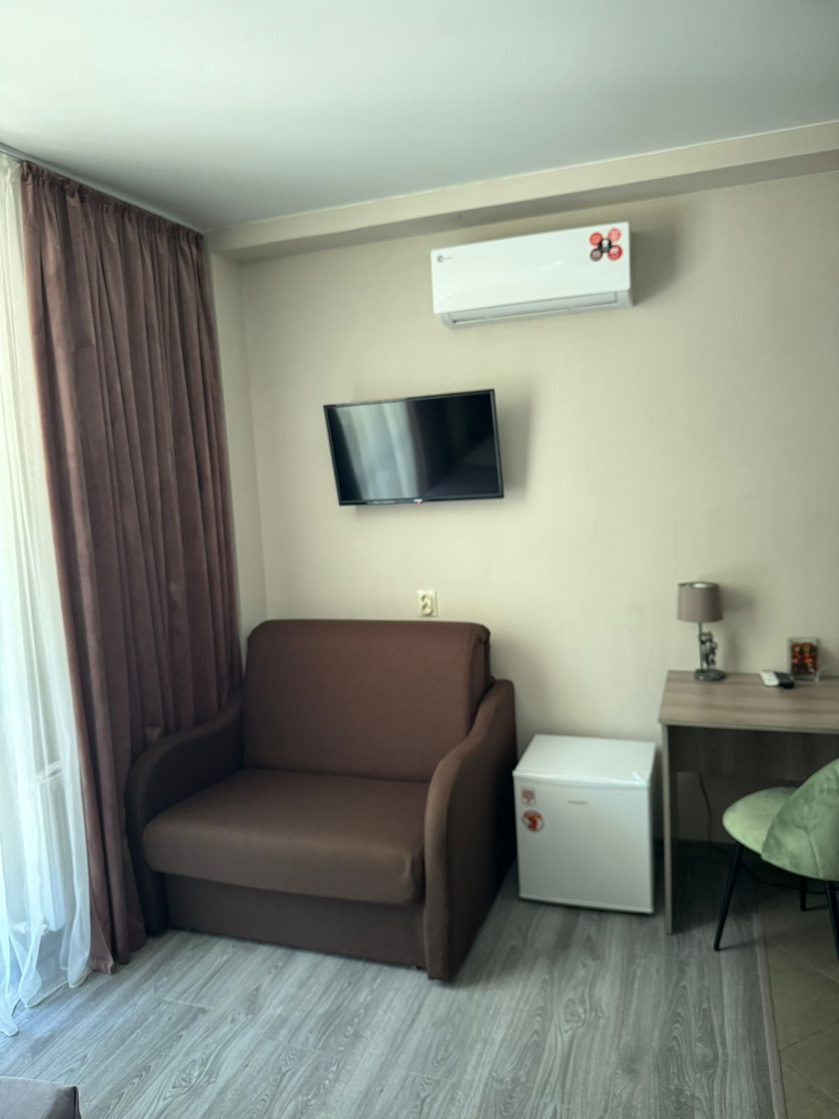 Трехместный номер с основными удобствами