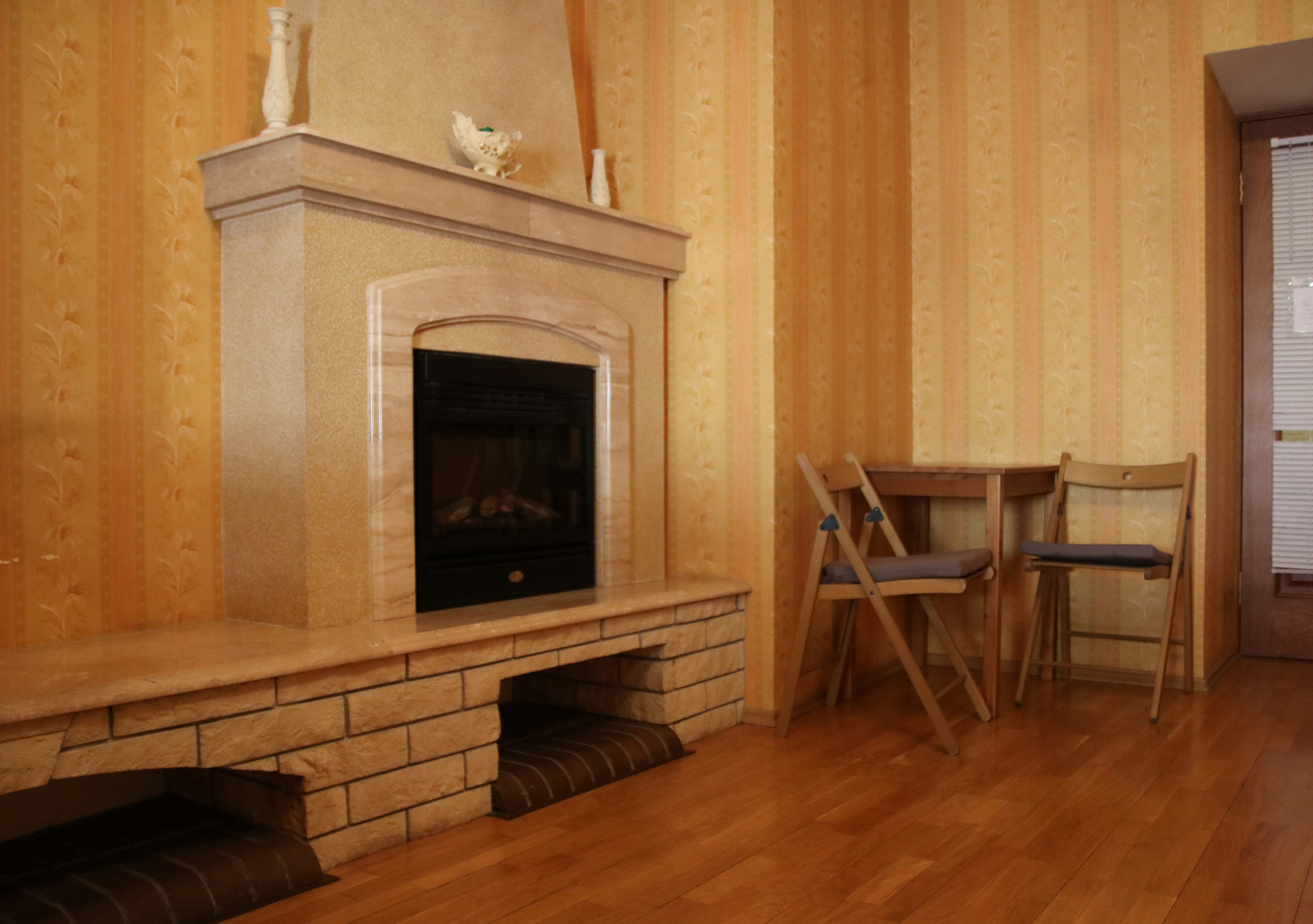 Трехместный номер с общей ванной комнатой