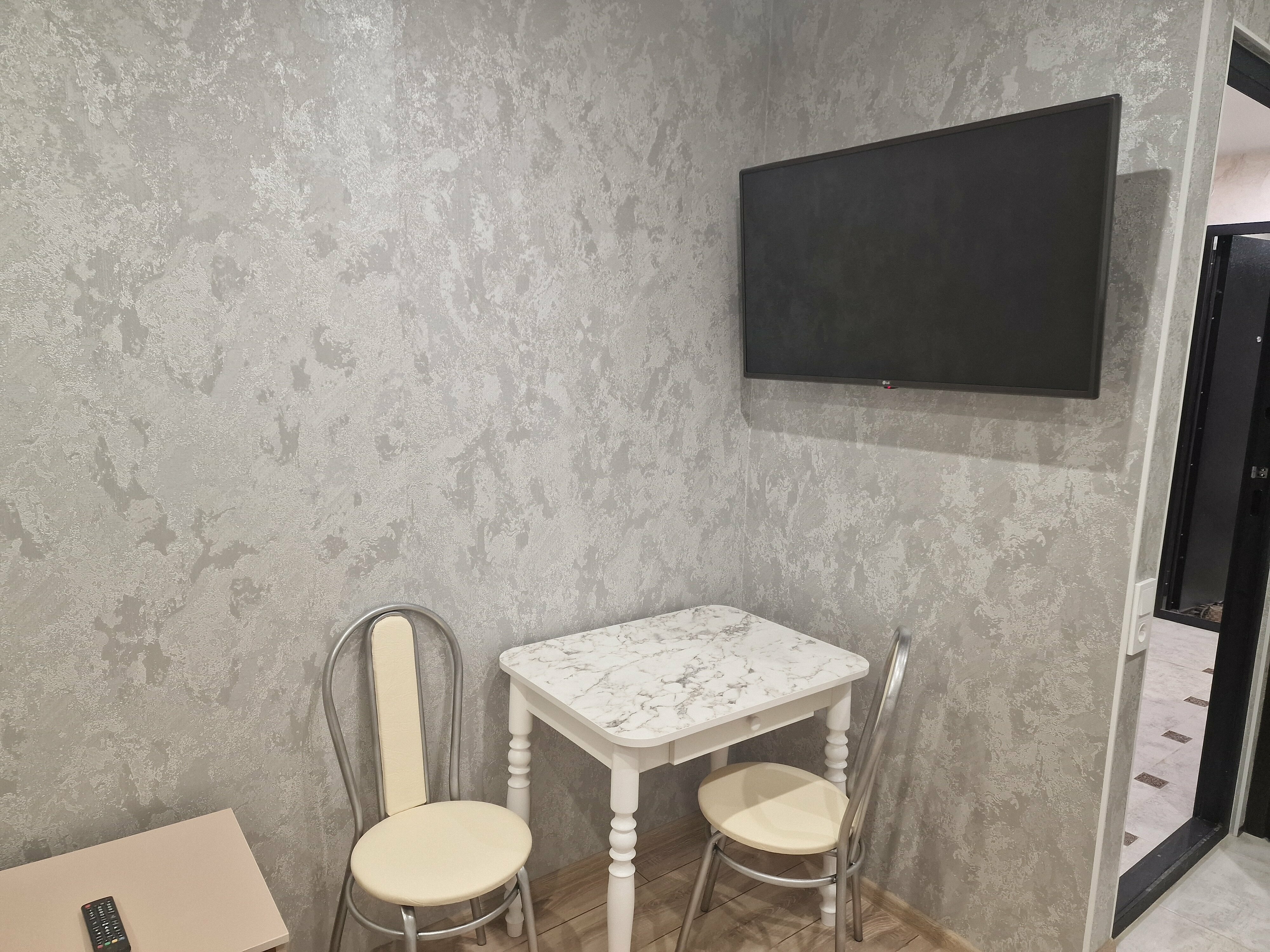 Трехместный номер с общей ванной комнатой