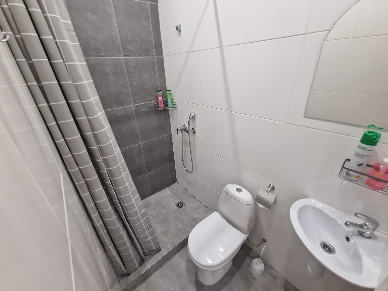 Четырехместный номер с ванной комнатой