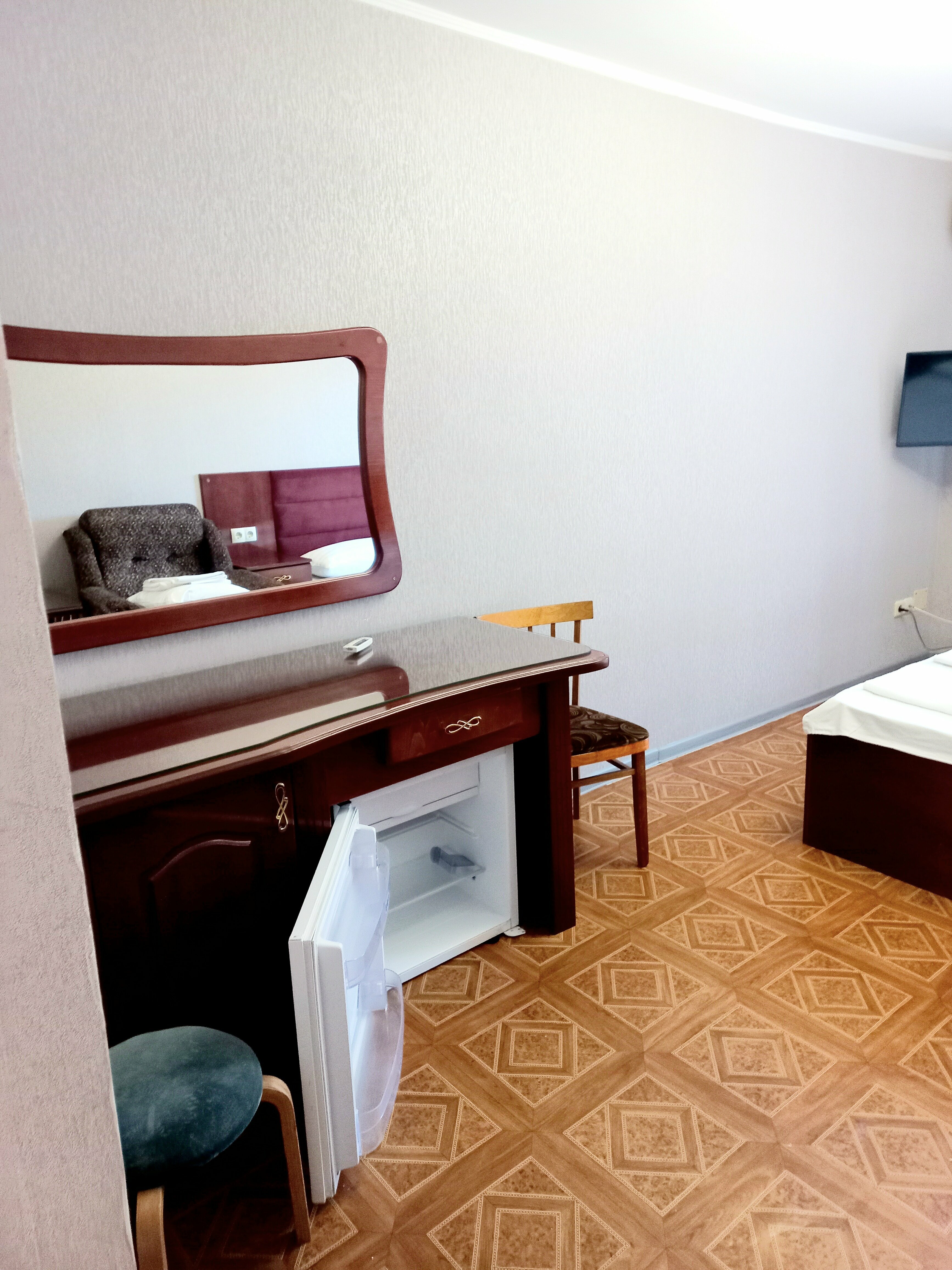 Двухместный номер с двуспальной кроватью и дополнительной кроватью