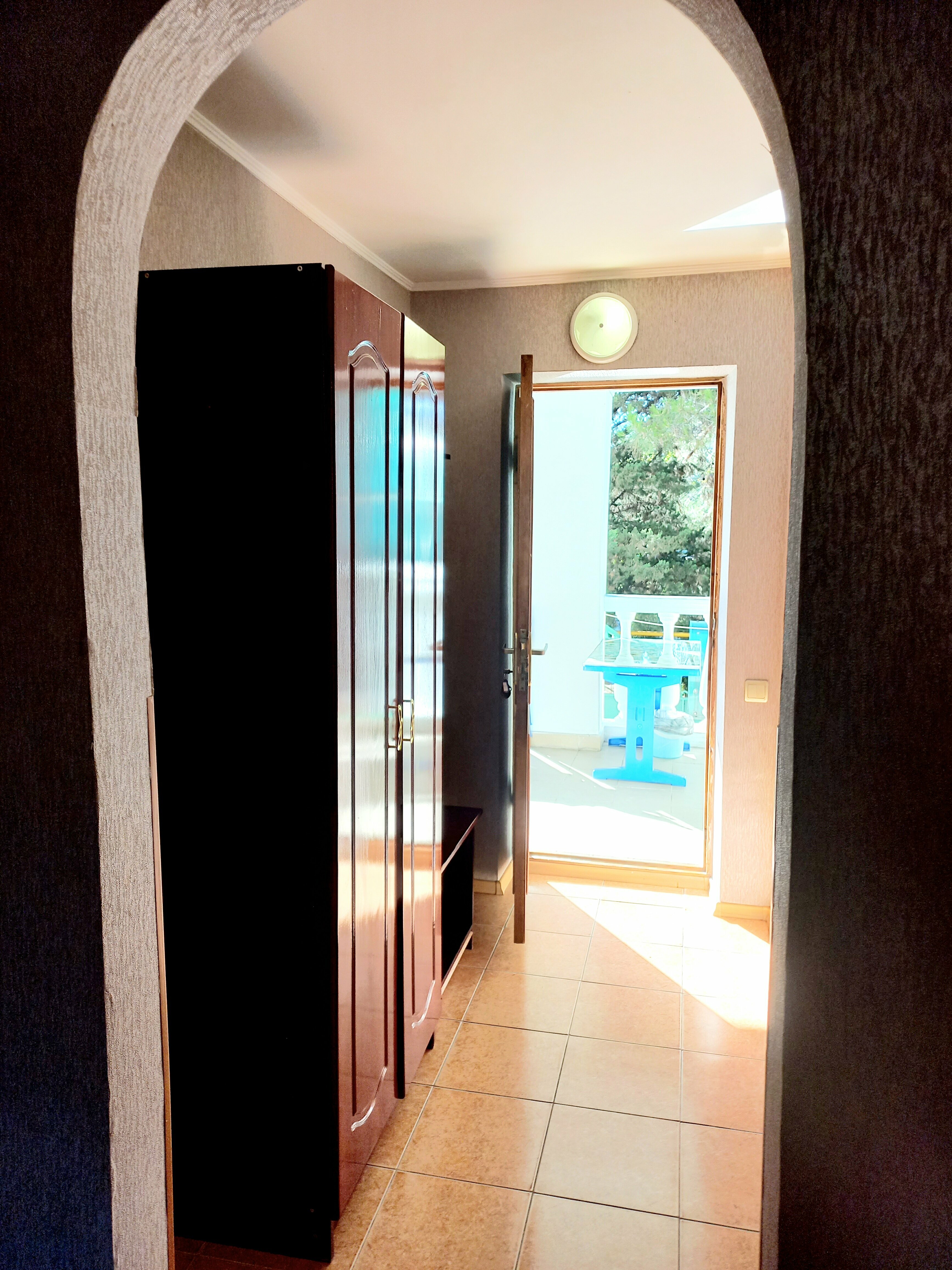 Двухместный номер с двуспальной кроватью и дополнительной кроватью