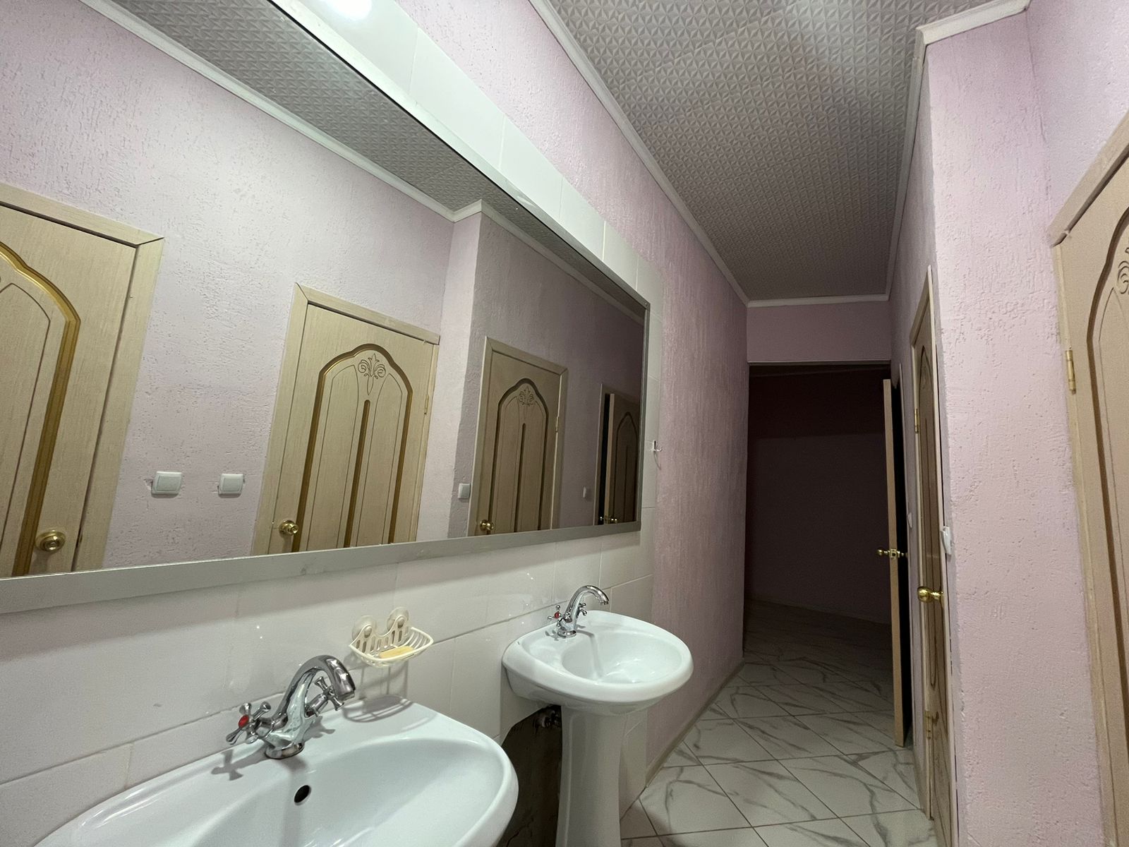 Односпальная кровать в общем номере