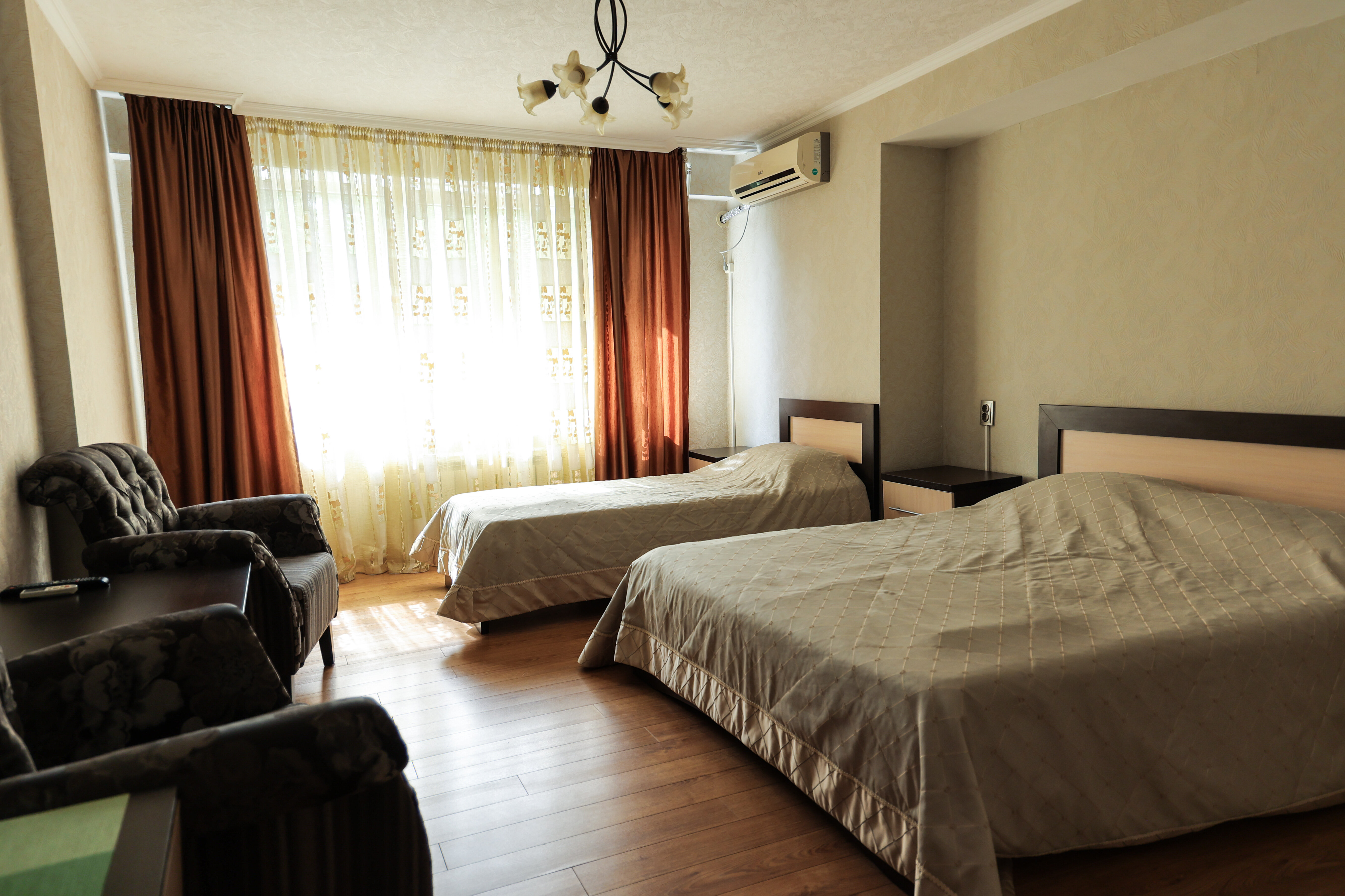 Cемейный номер с собственной ванной комнатой