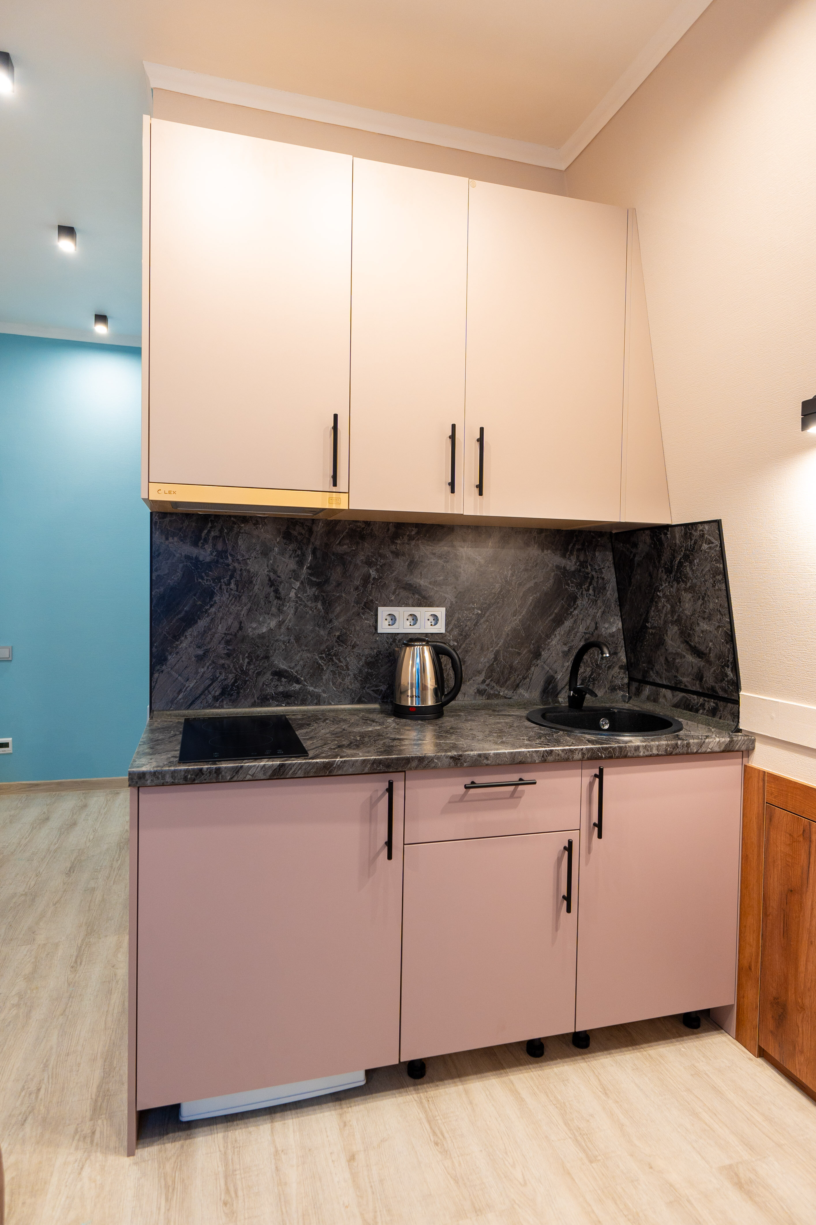 Трехместный номер с собственной ванной комнатой