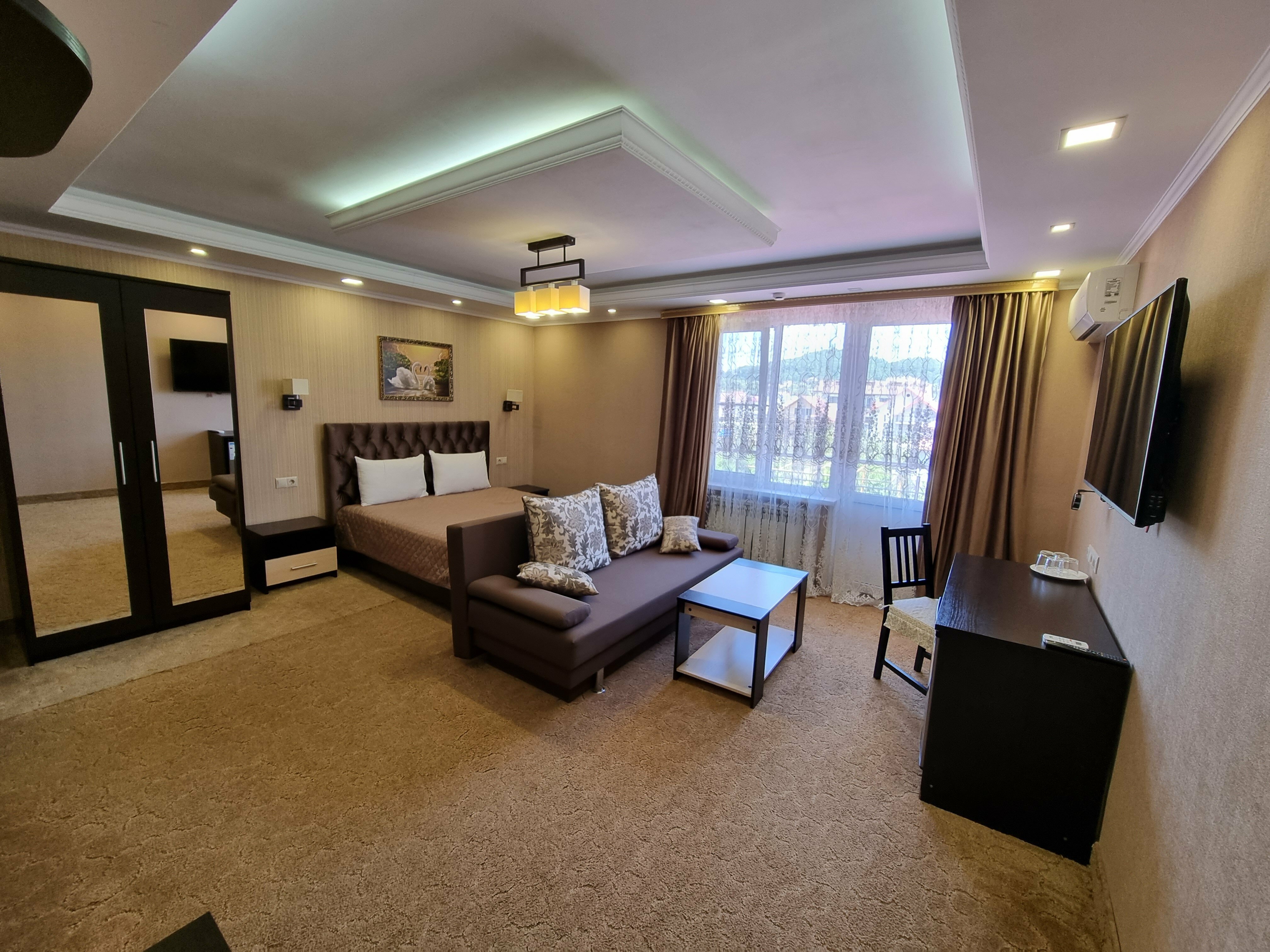 Люкс с кроватью размера «king-size» и балконом