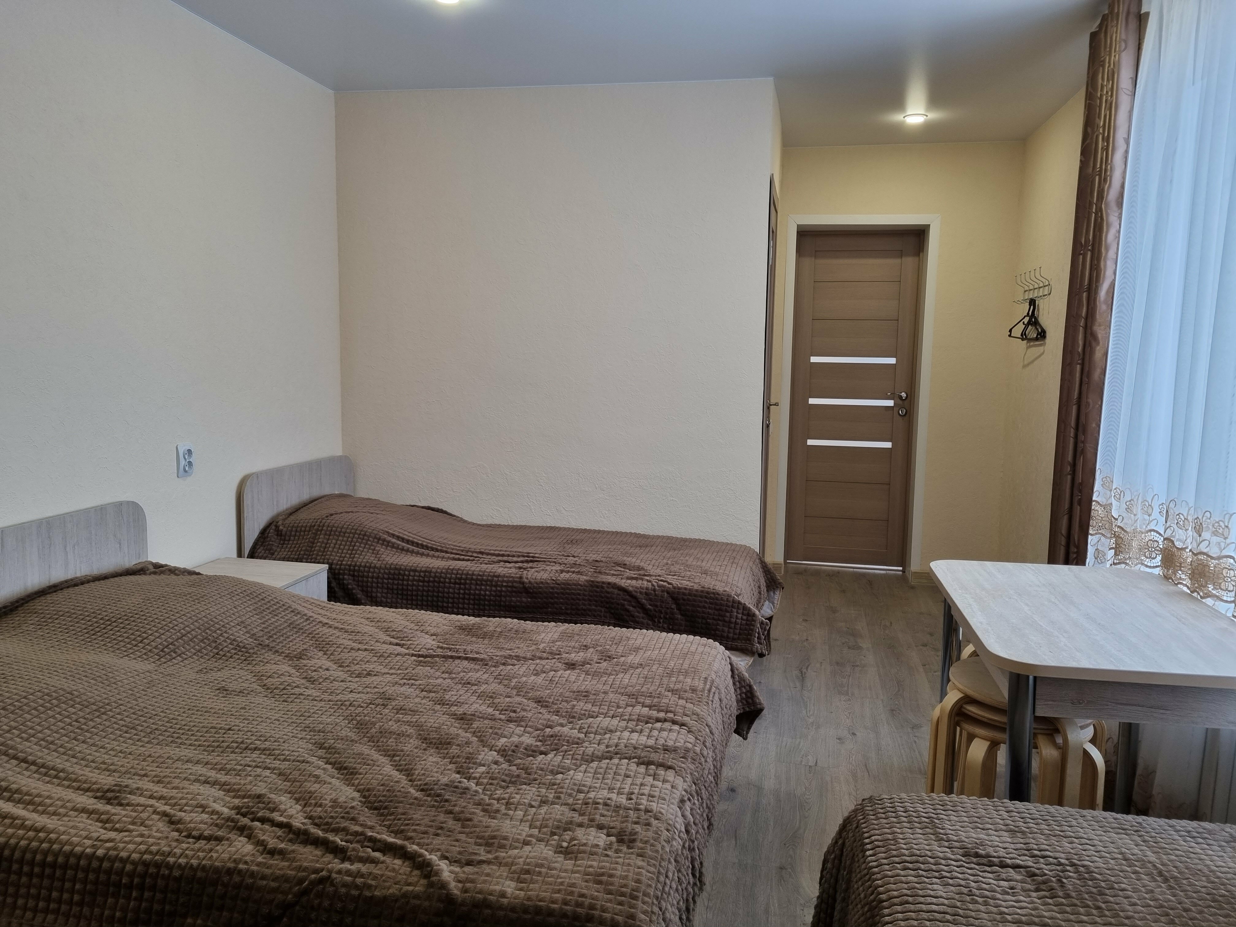 Четырехместный номер с ванной комнатой