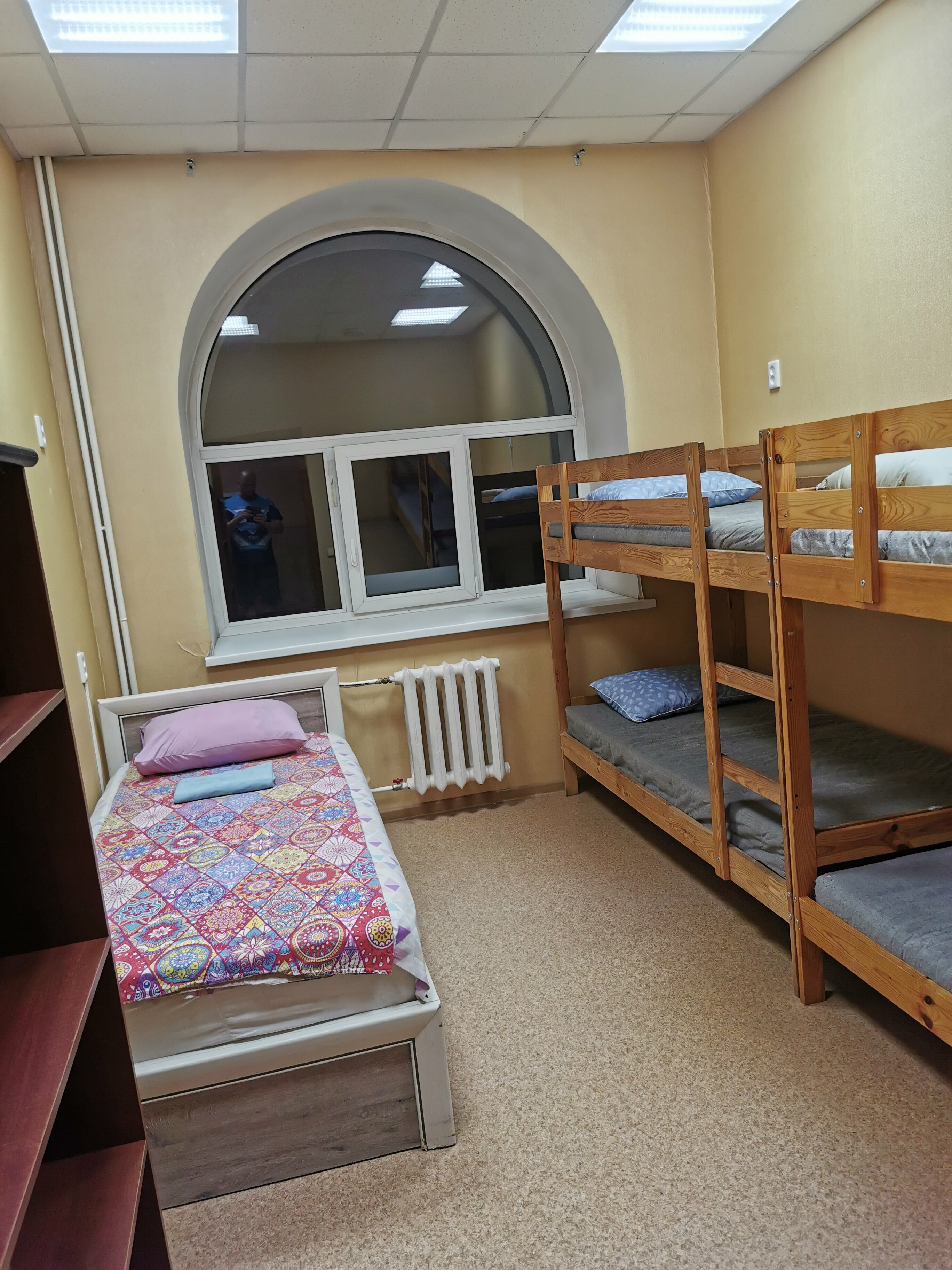 Кровать в общем 6-местном номере