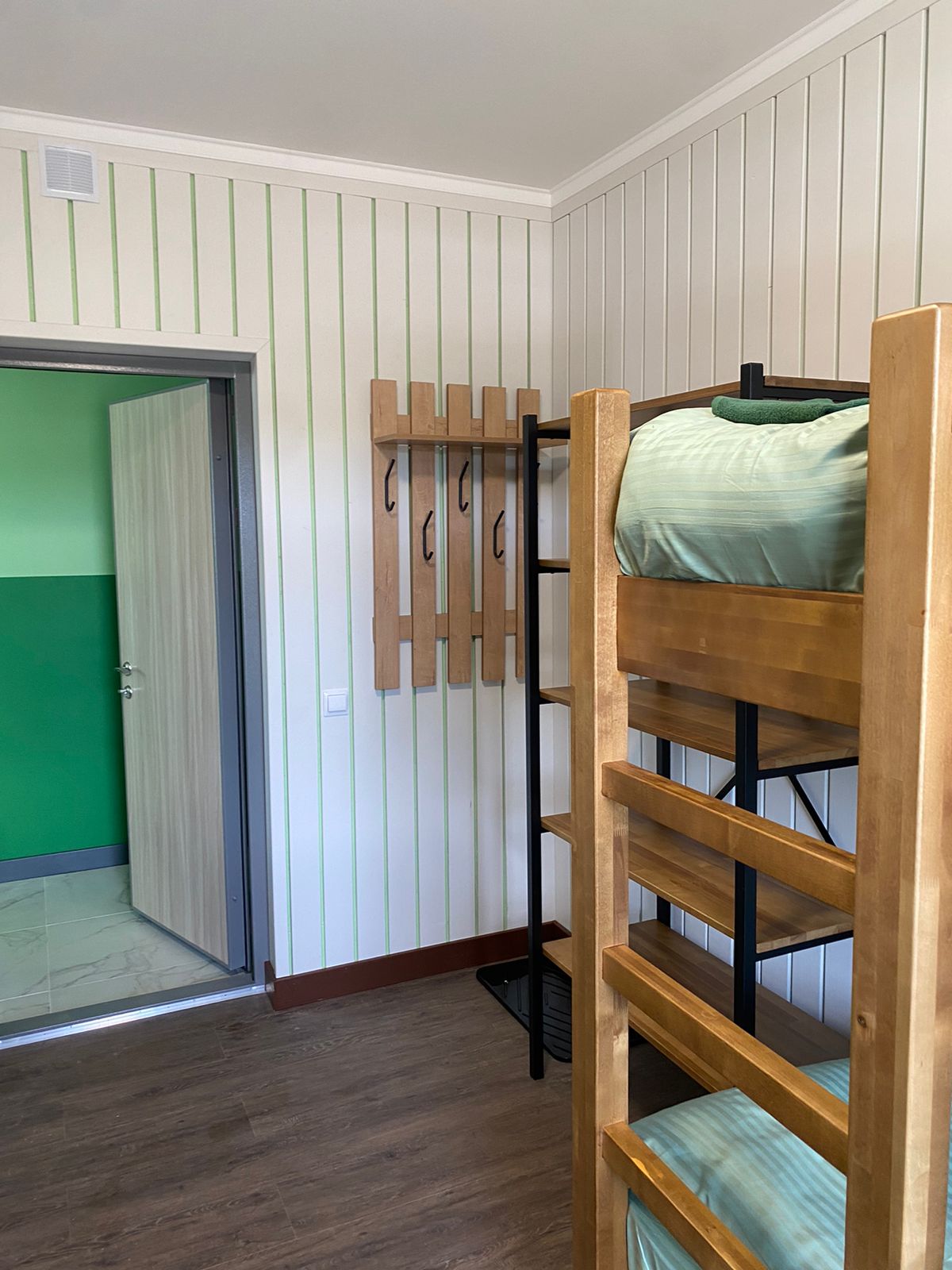 Трехместный номер с общей ванной комнатой