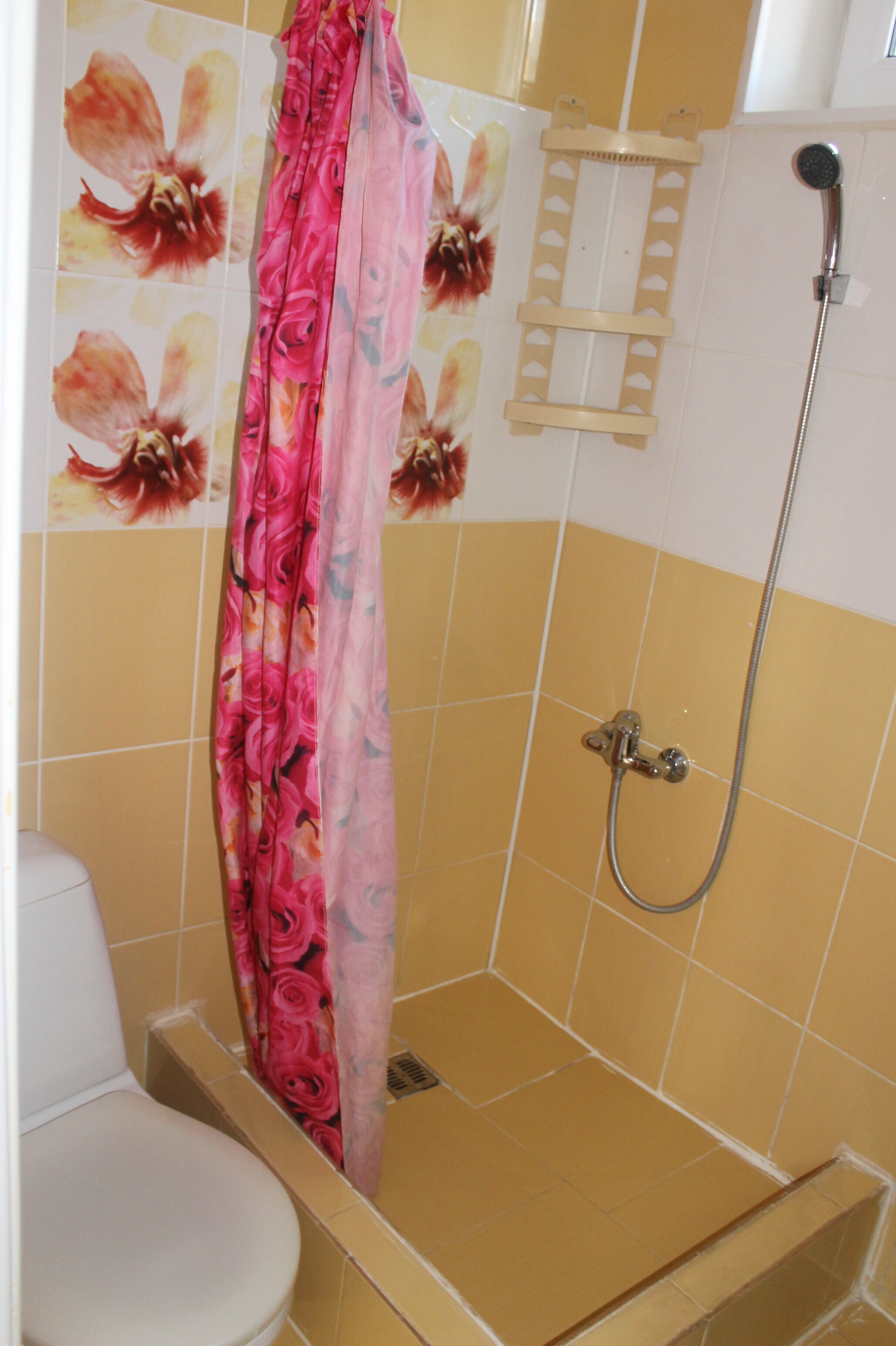 Трехместный номер с собственной ванной комнатой