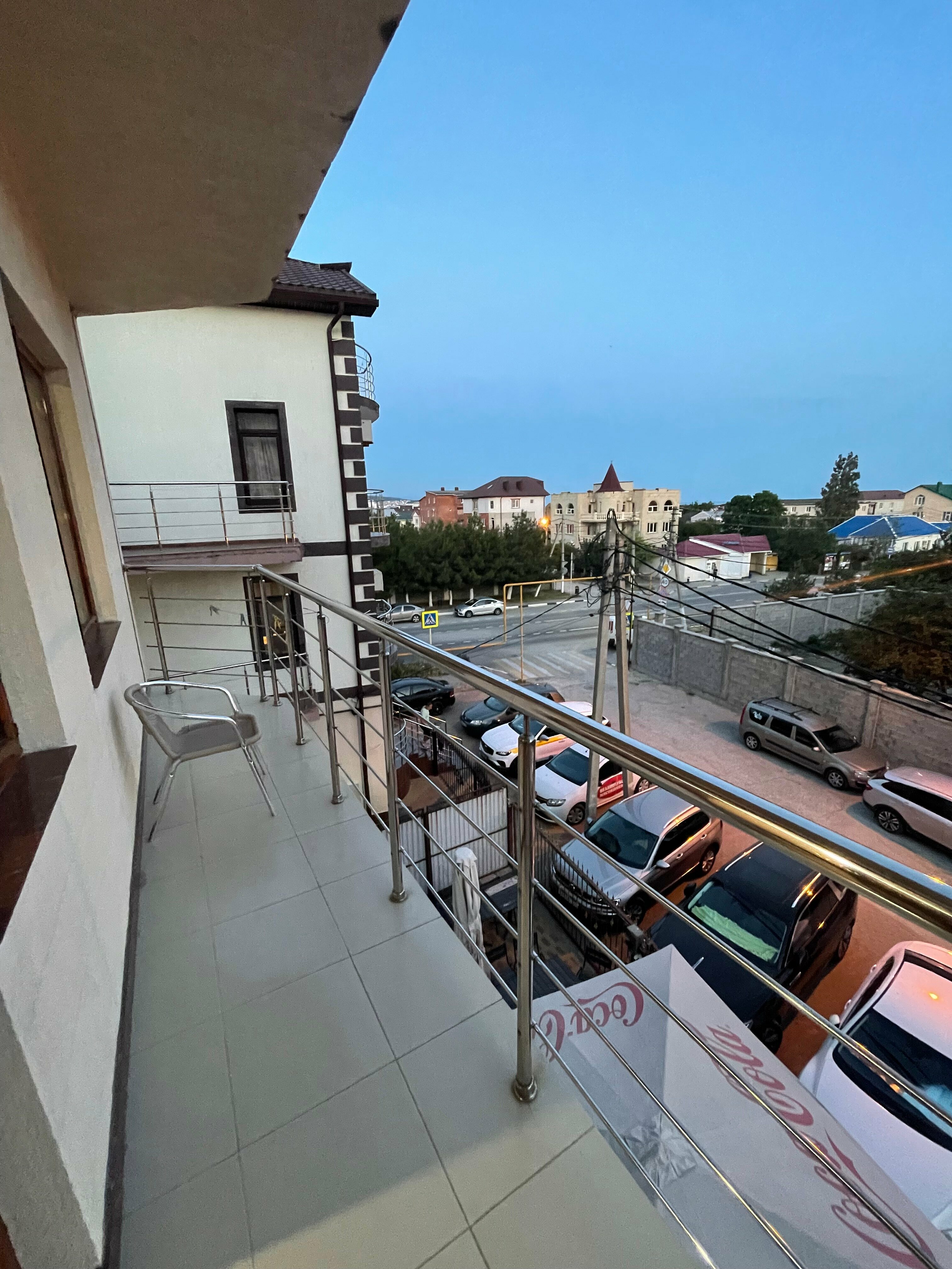 Трехместный номер с балконом