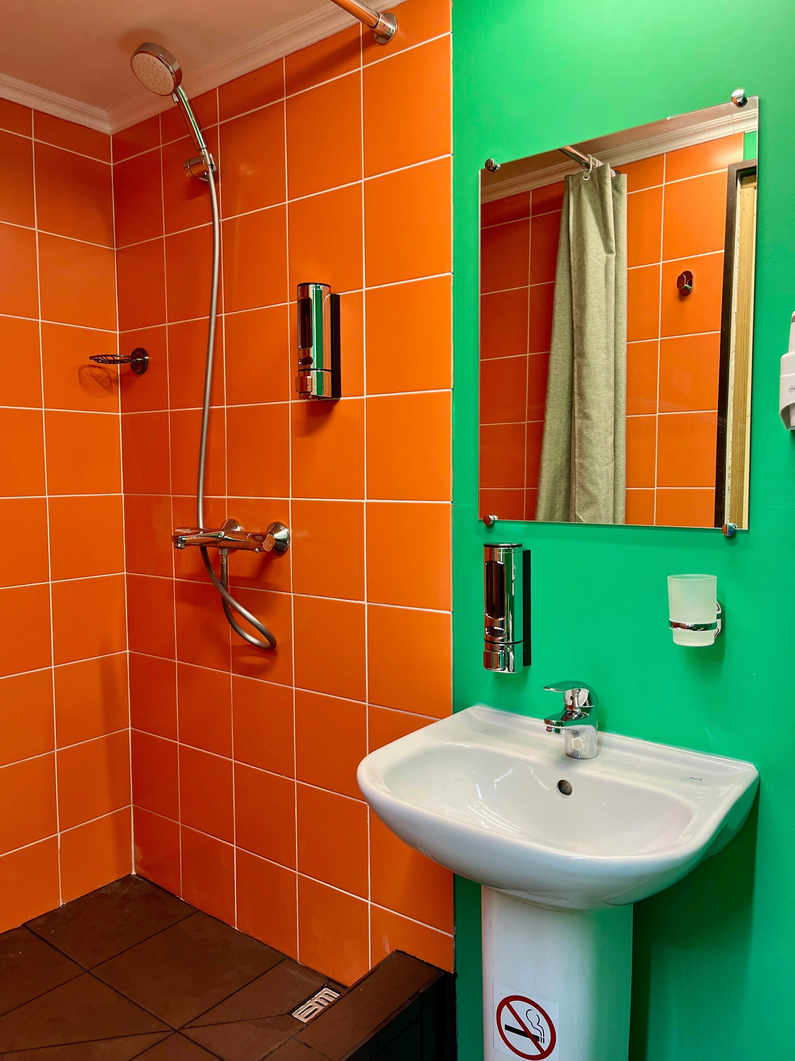 Двухместный улучшенный номер с ванной комнатой