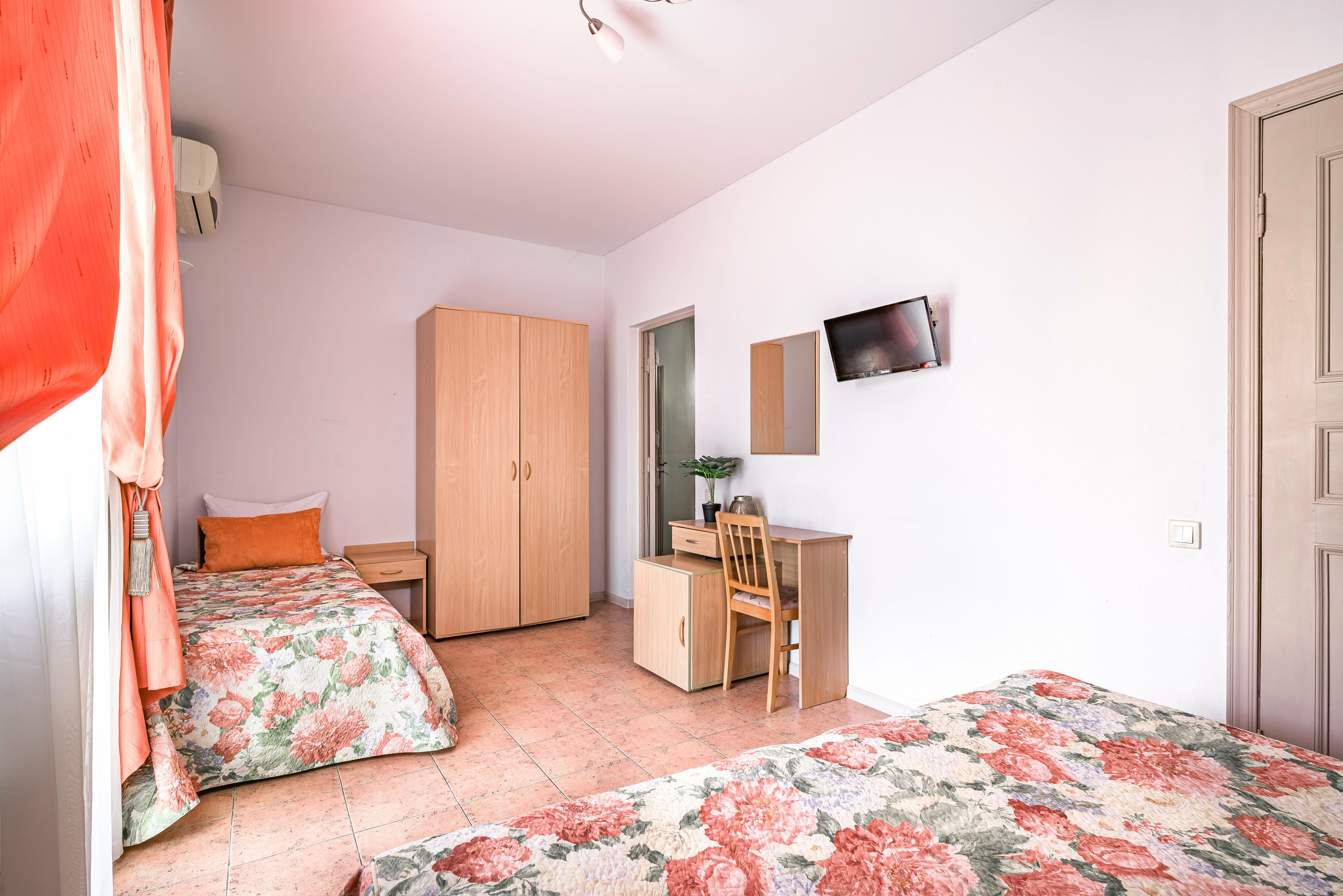 Трехместный номер с балконом