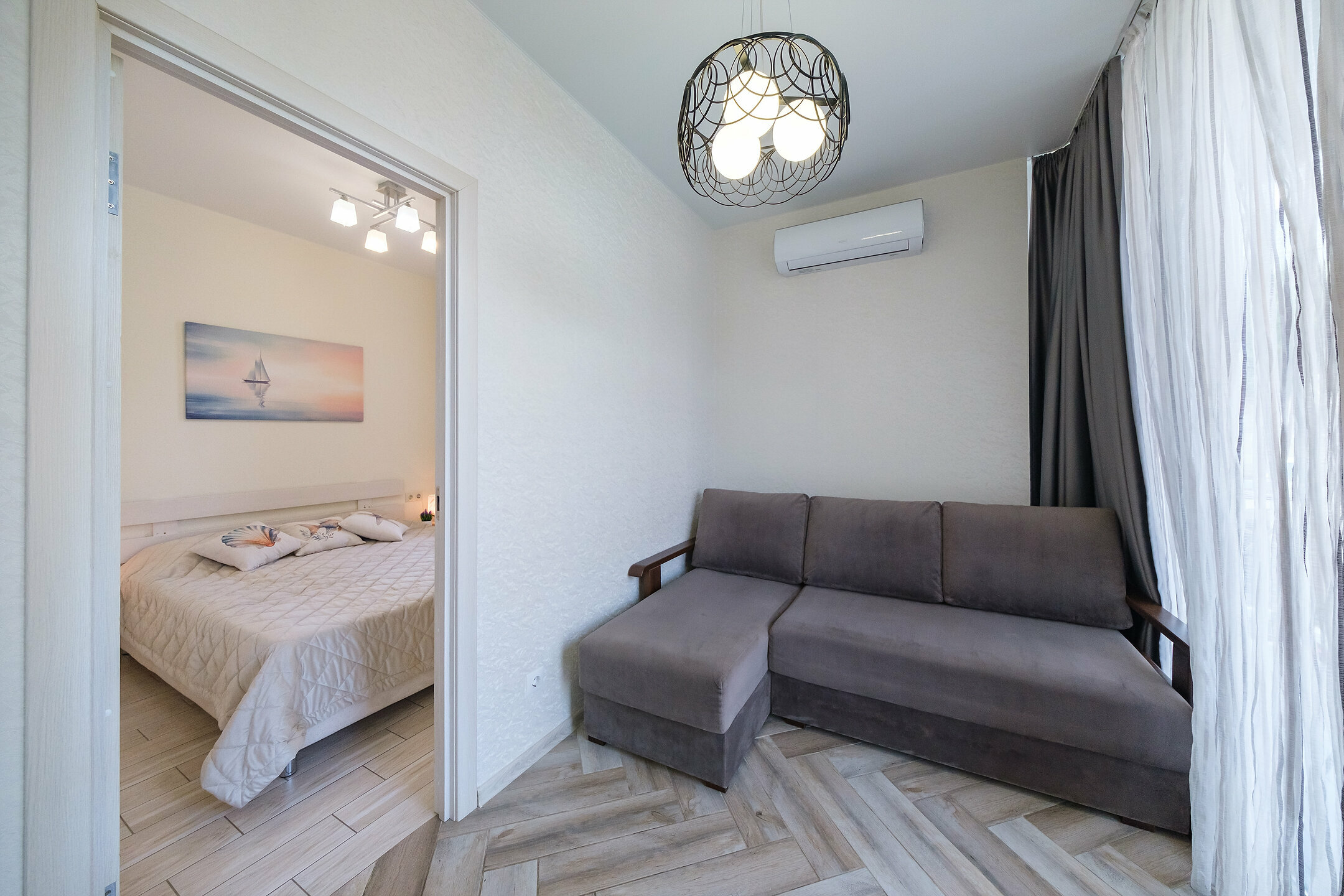 4-х местные апартаменты с балконом в жк c круглогодично подогреваемым бассейном +32 ° "Alicekeys" 13/58