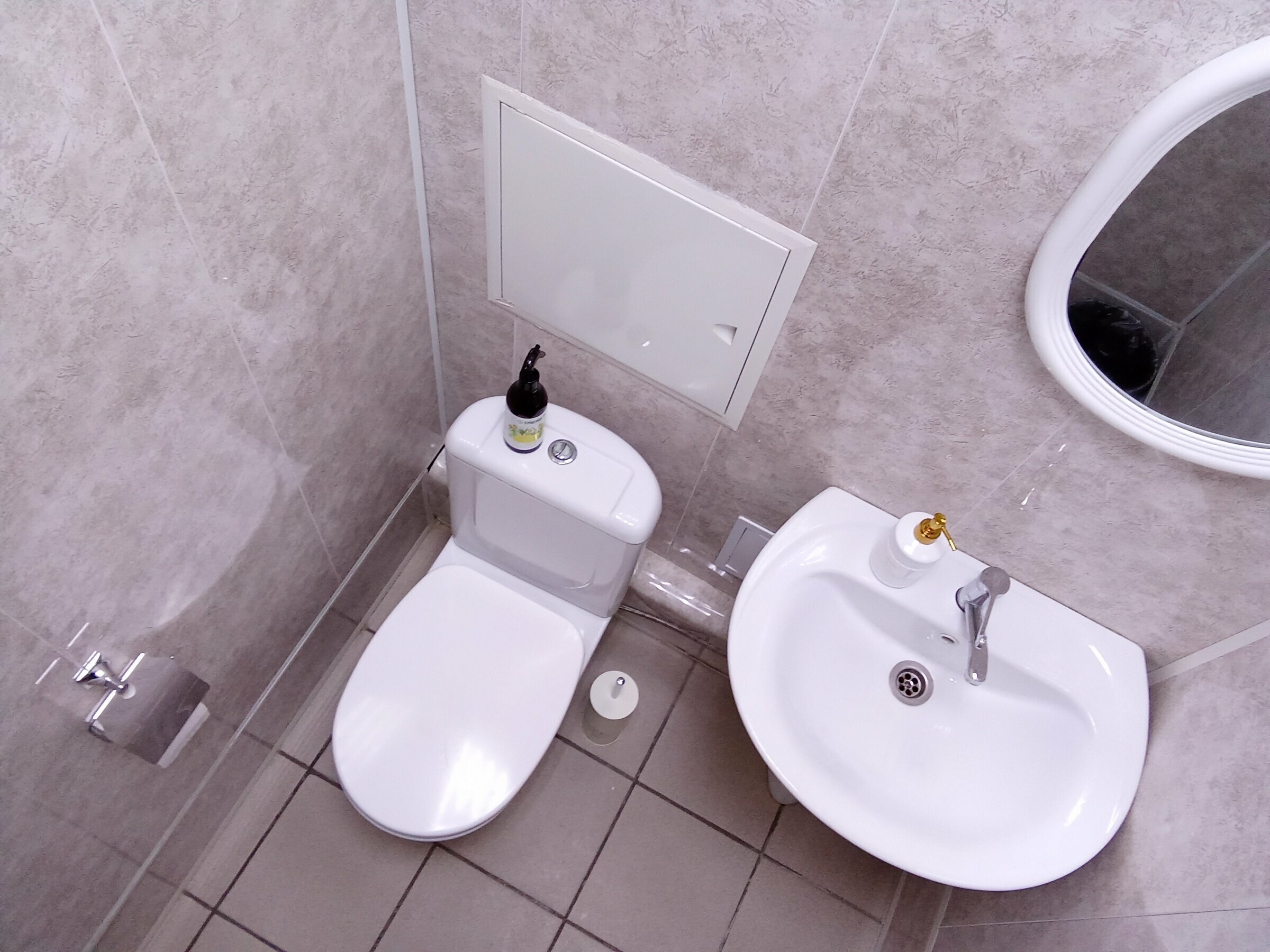 Общий номер для мужчин с 6 кроватями