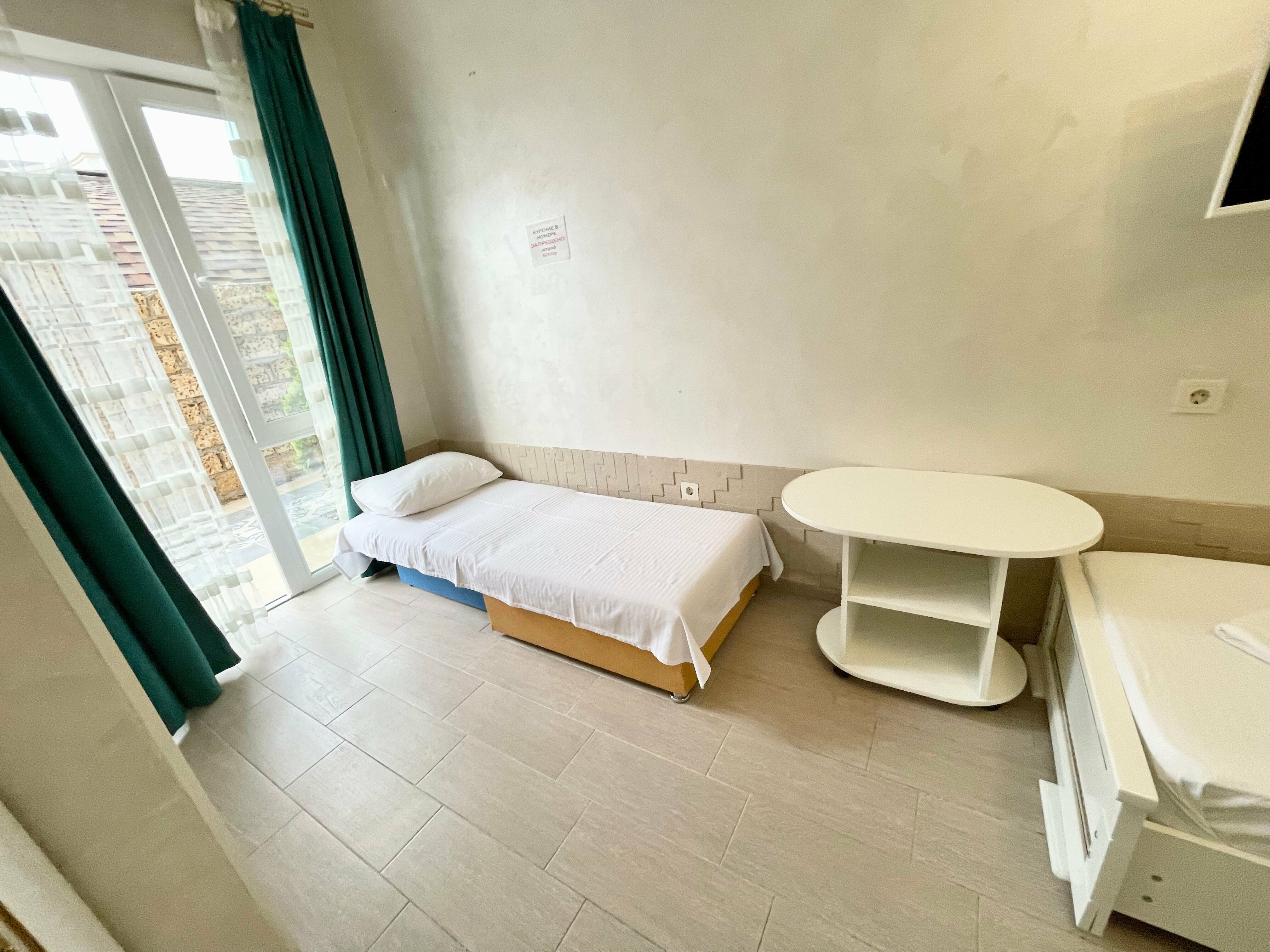 Трехместный номер с террасой