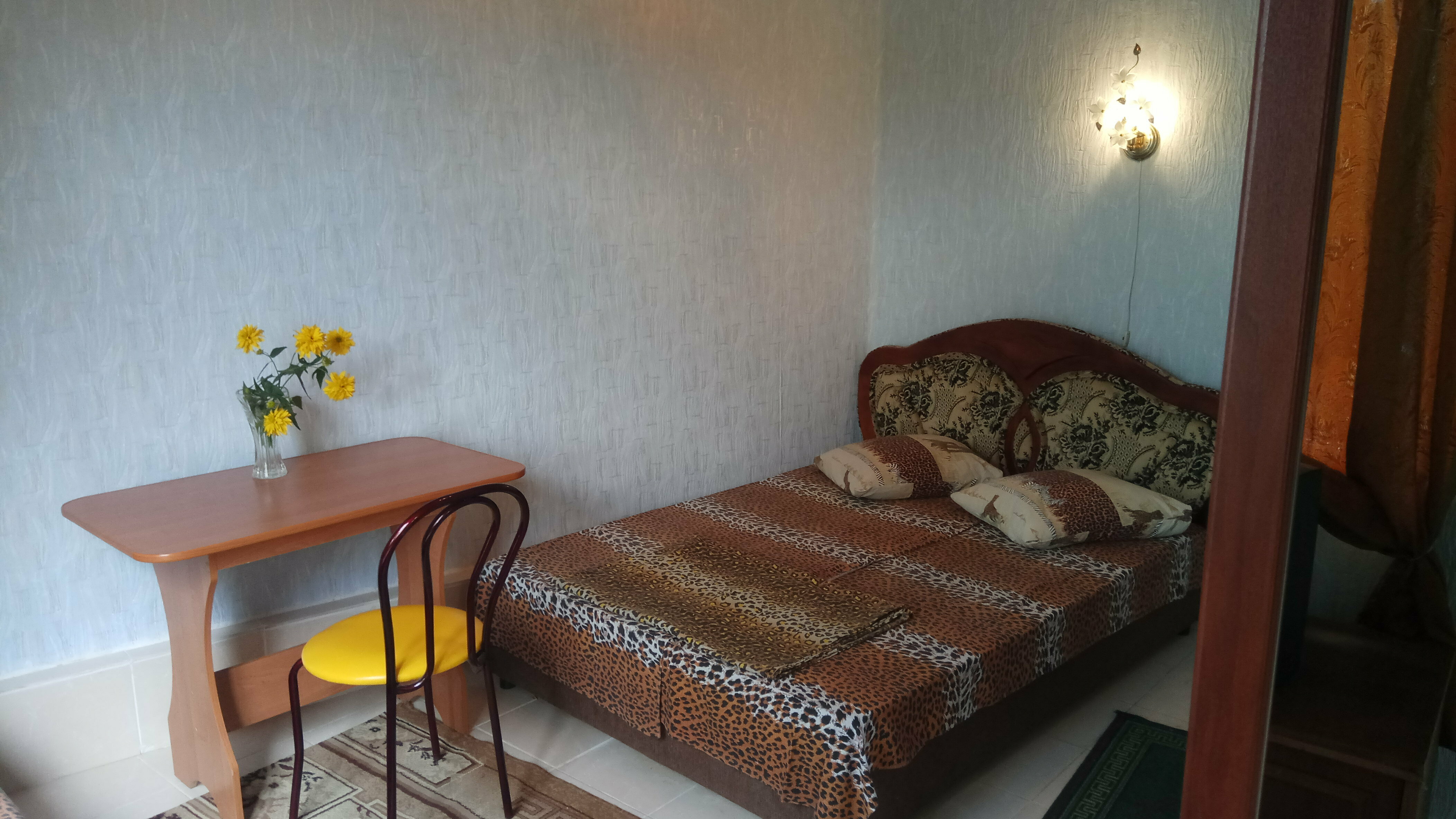 Трехместный номер с основными удобствами