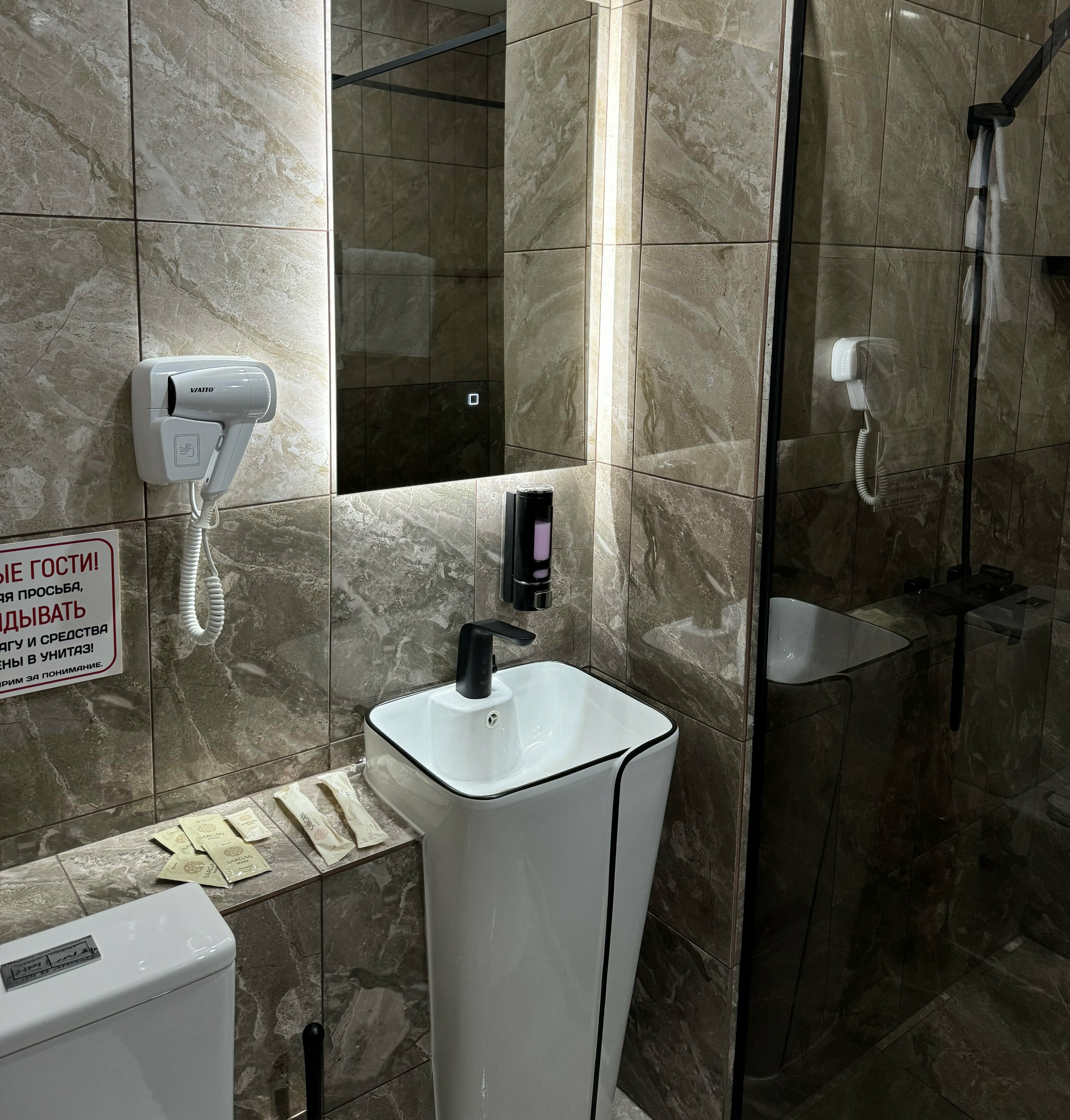 Просторный двухместный номер с 2 отдельными кроватями