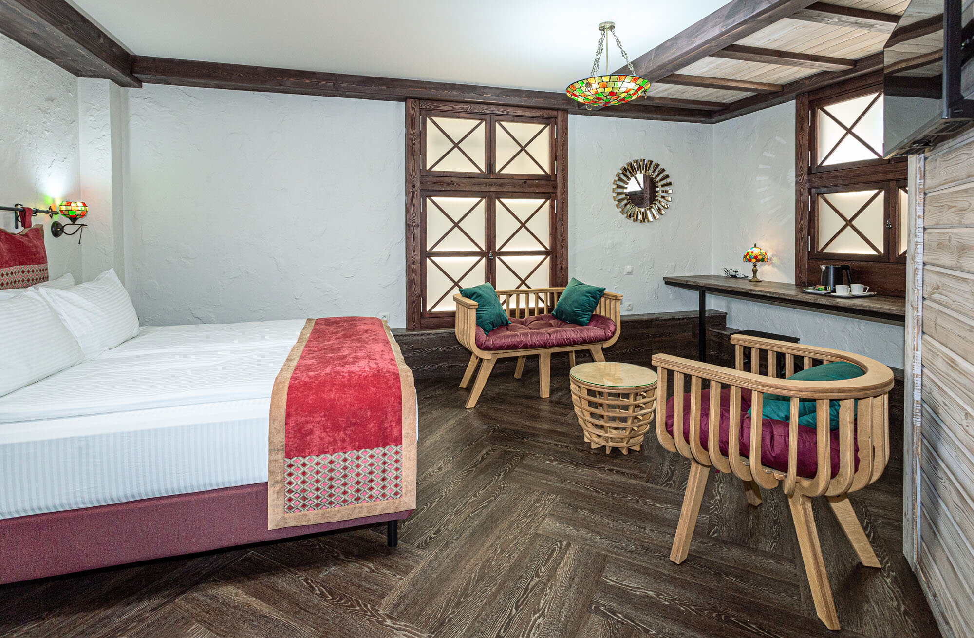 Большой двухместный номер  - цокольный этаж (с окнами)