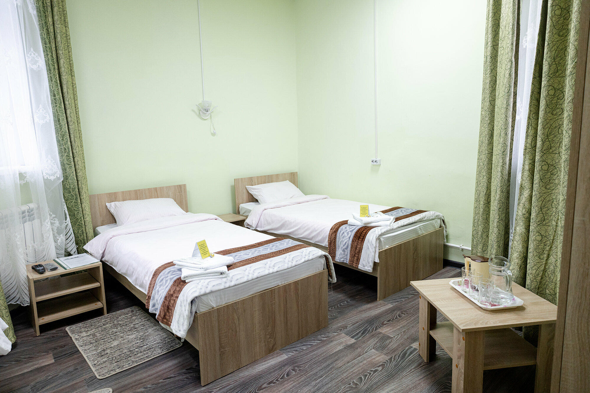 Трехместный номер эконом-класса с общей ванной комнатой