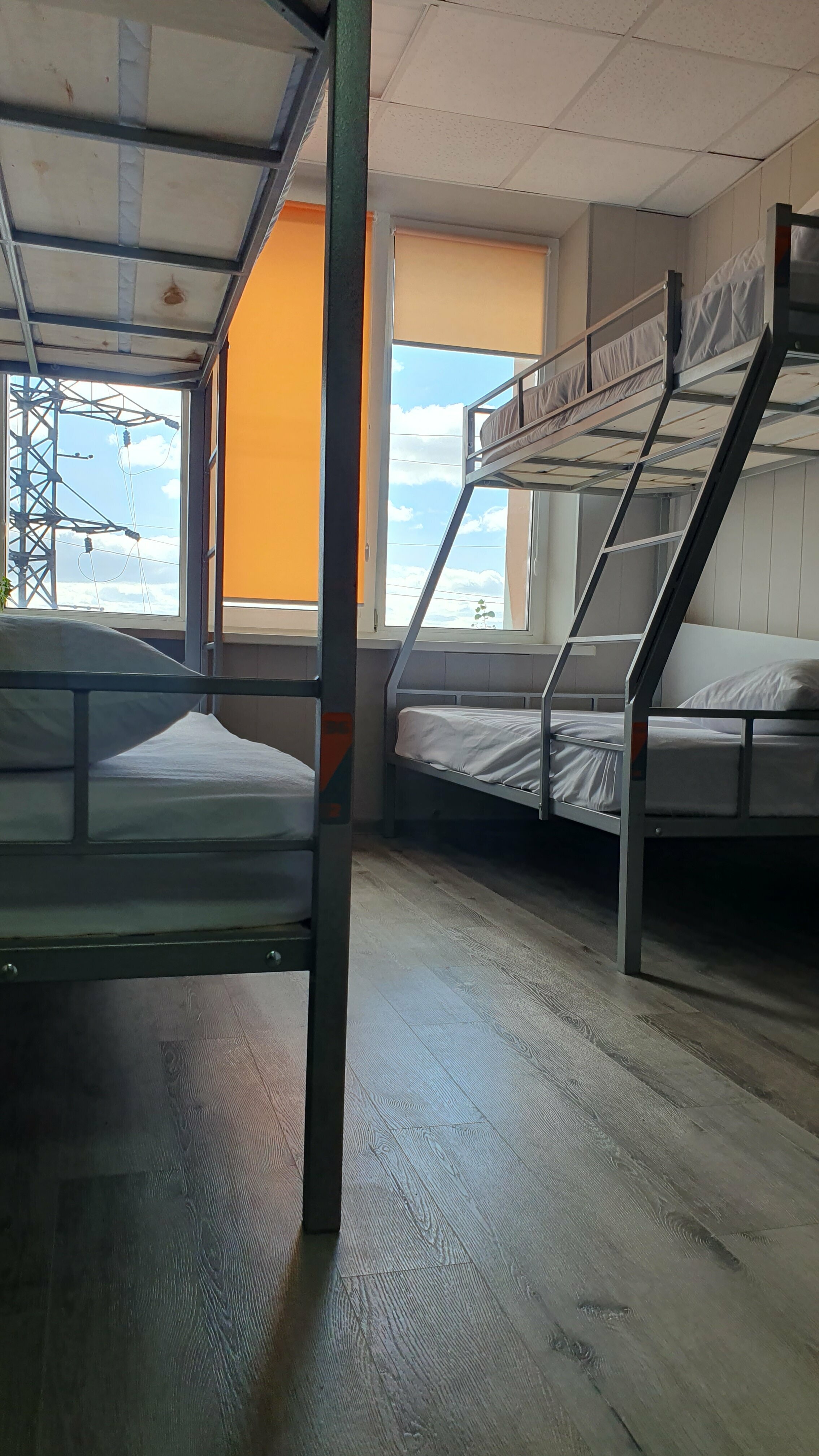 Кровать в общем 4-местном номере для мужчин и женщин