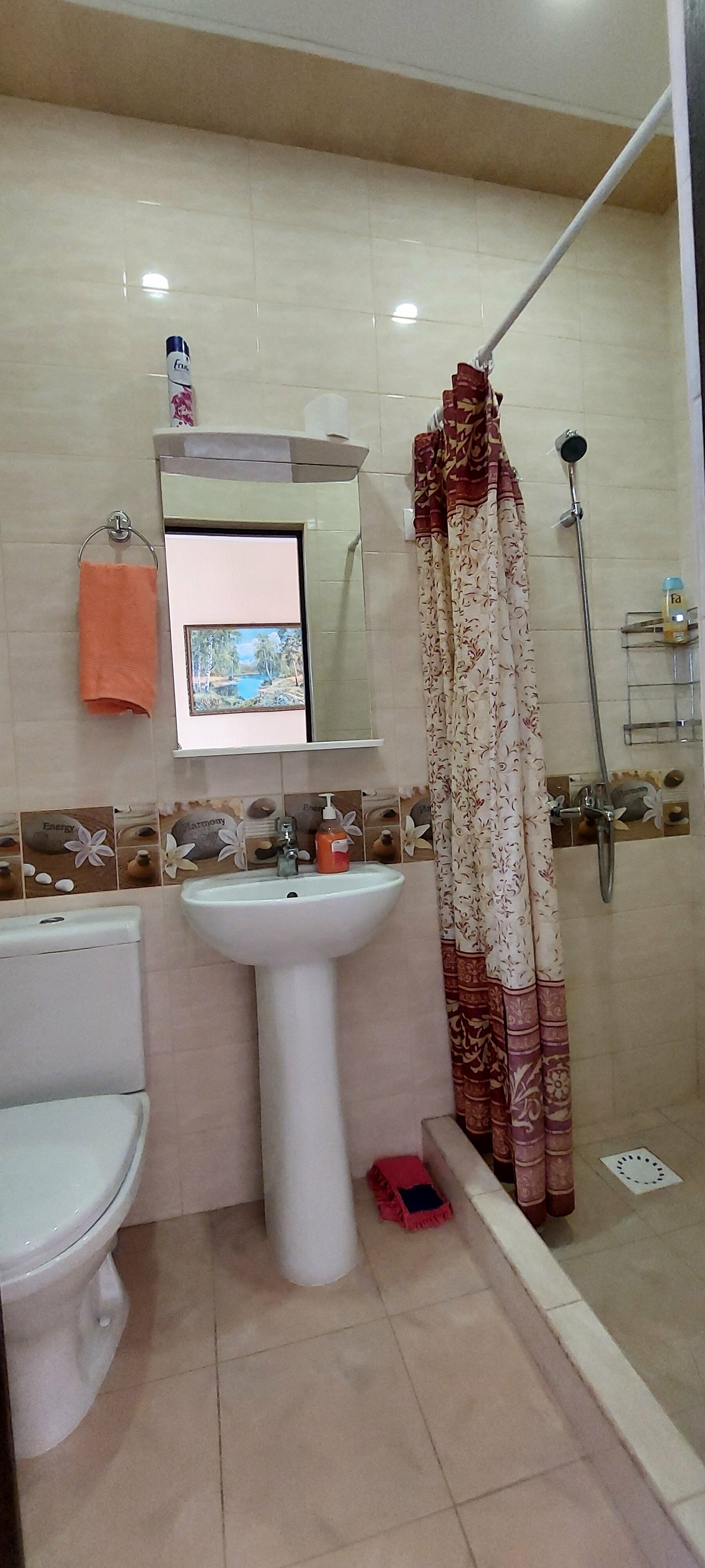 Четырехместный номер с ванной комнатой