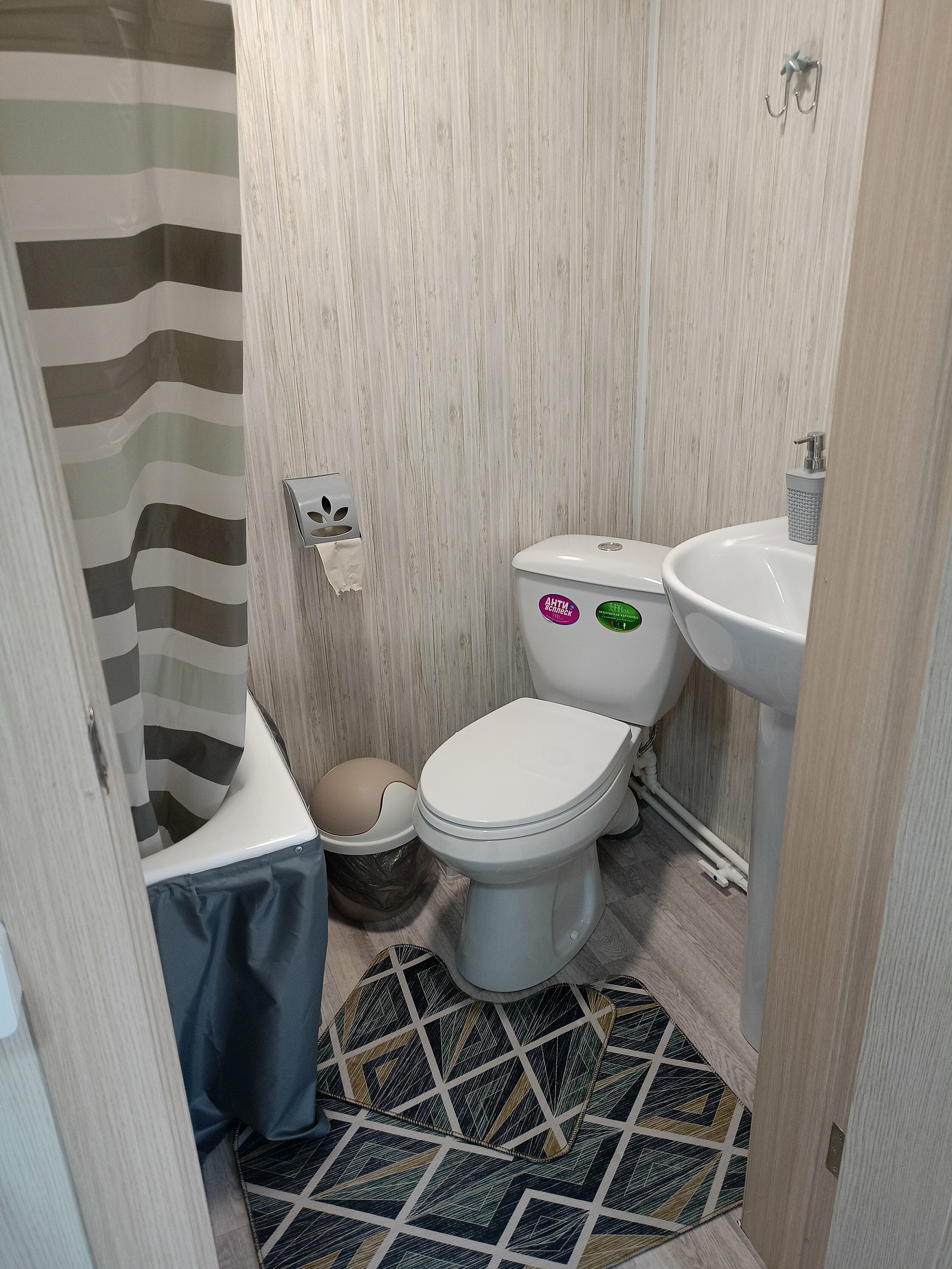 Семейный номер с видом на озеро