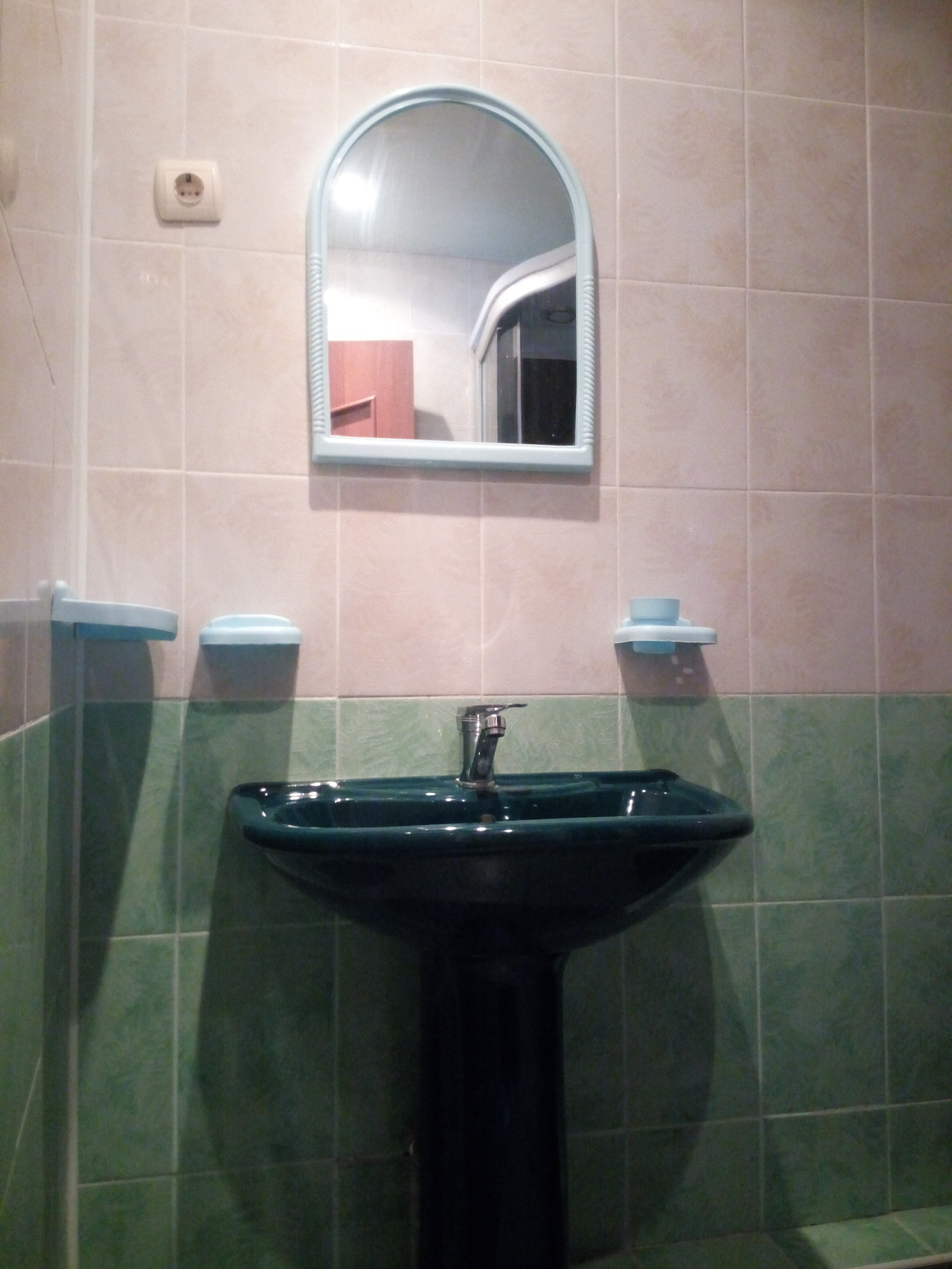 Трехместный номер с основными удобствами