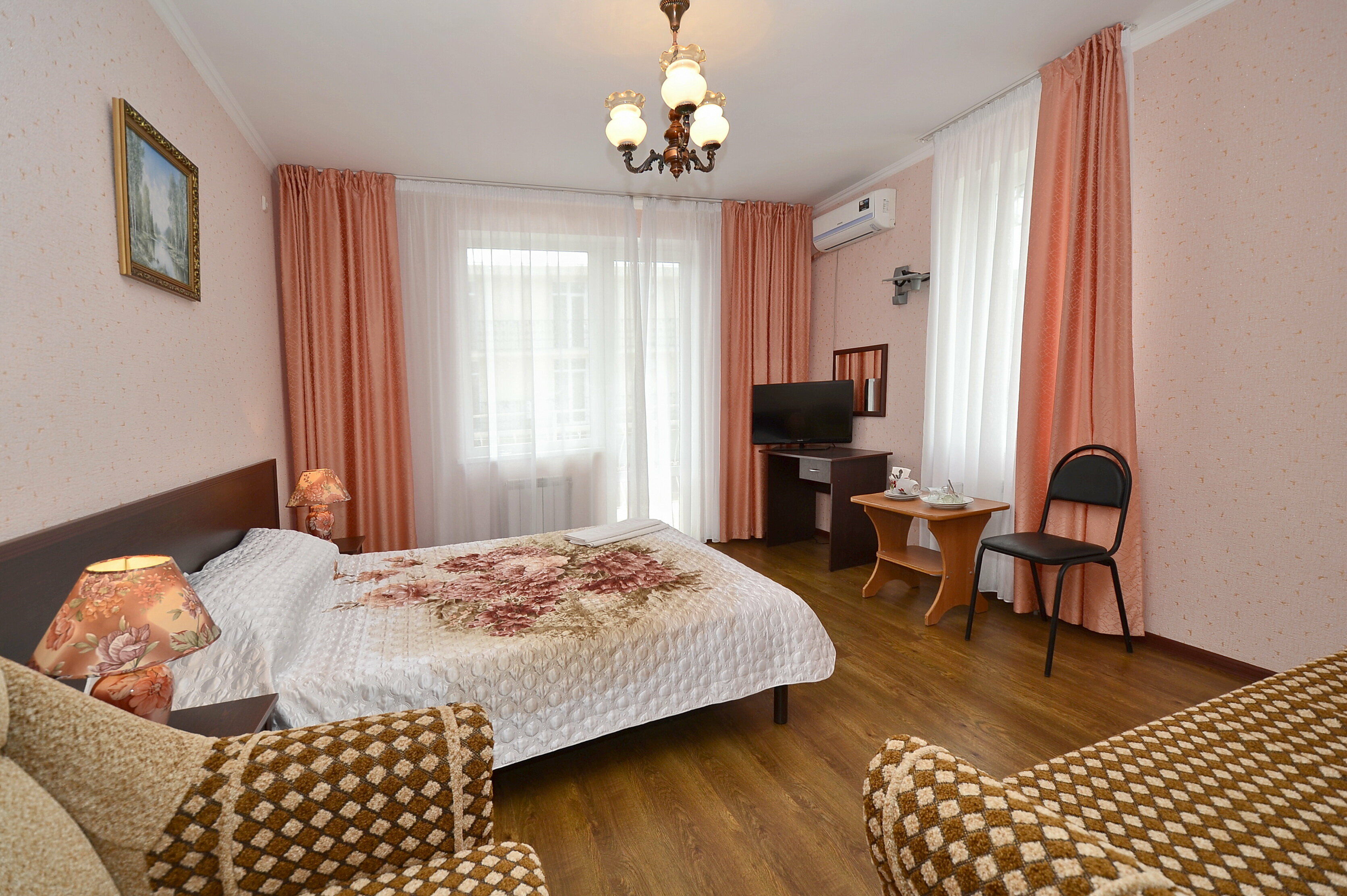 Трехместный номер с балконом