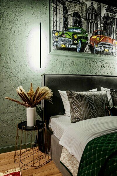 Студия Havana Mamа.1-2 гостя-двуспал. кровать с двуспал. одеялом.Бронь 3 чел.- кровать и приносная раскладушка (двуспал. одеяло на кровать и одеяло на раскладушку).Доп.одеял нет.