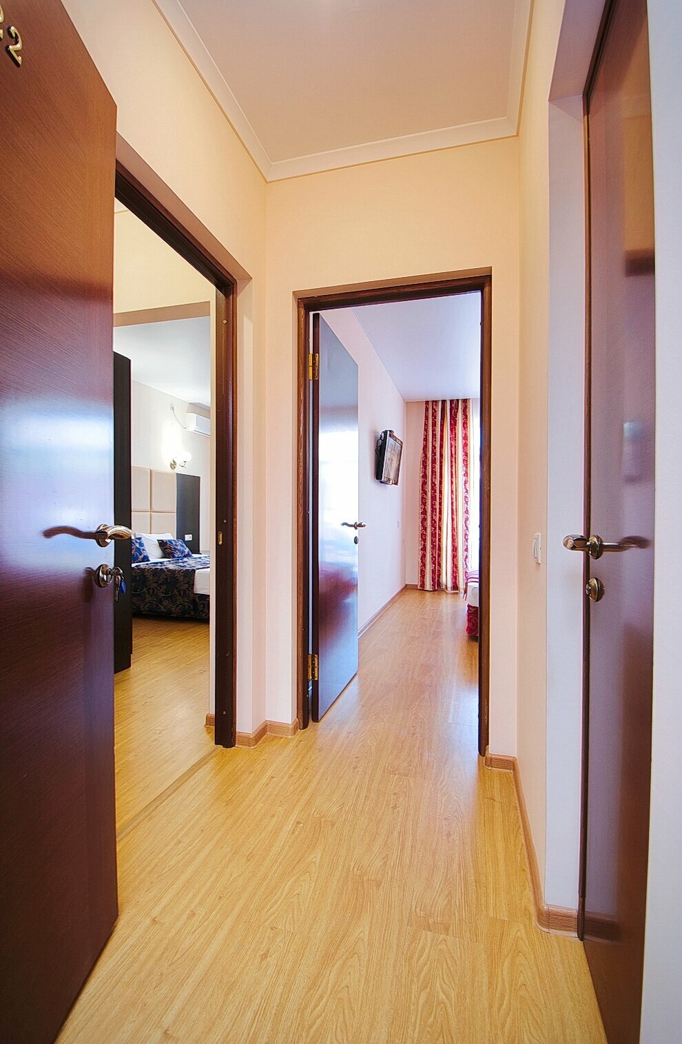 Семейный номер с видом на сад