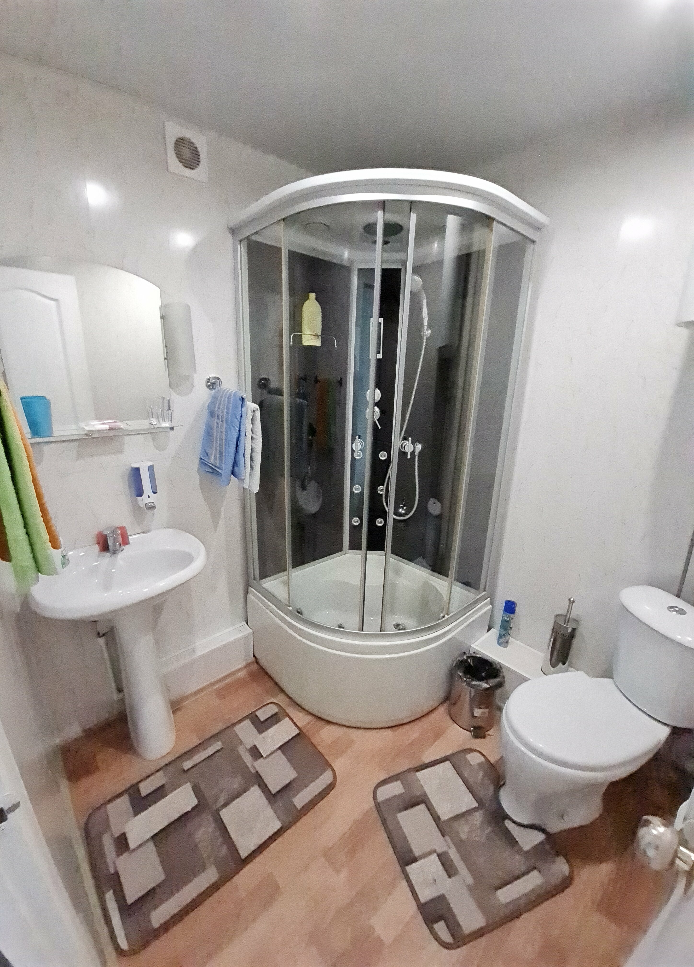 Двухместный номер с 2 отдельными кроватями и душем