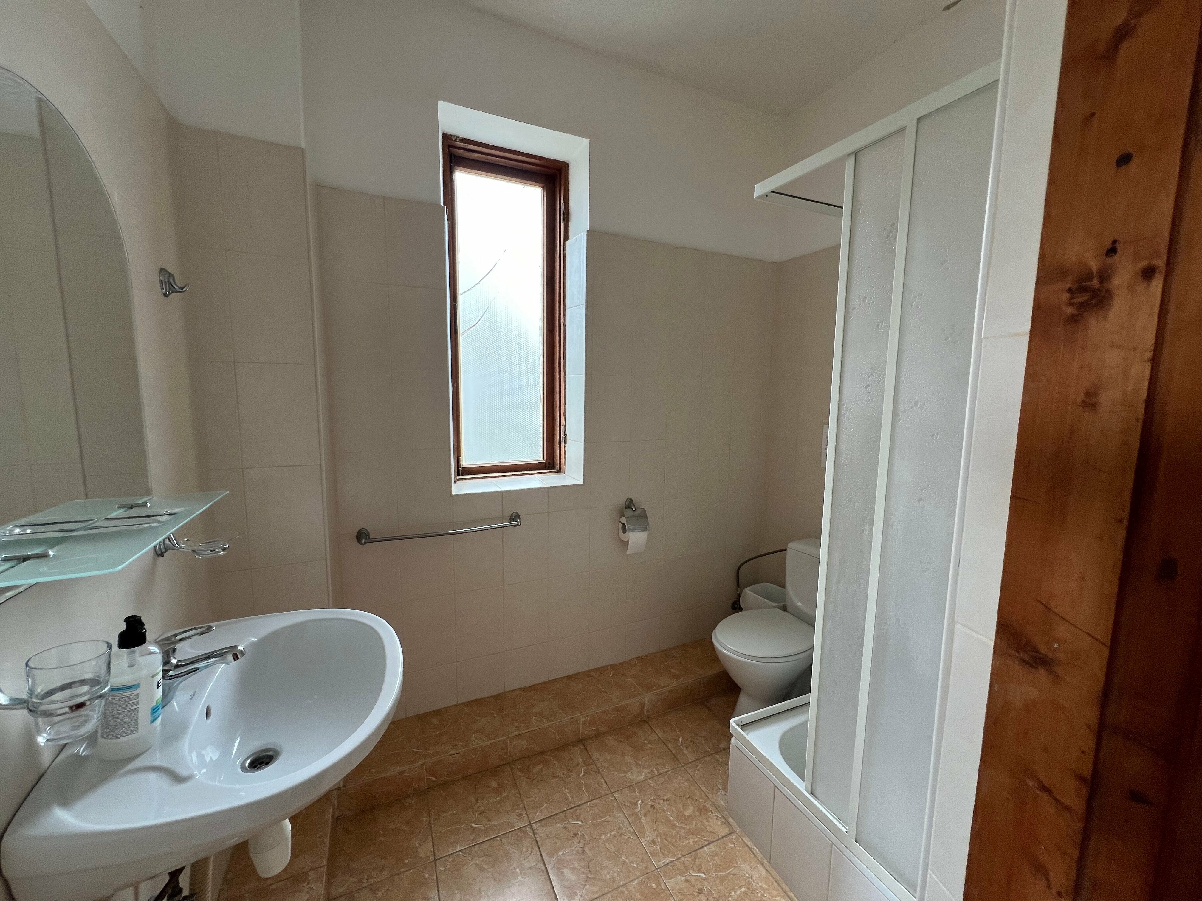 Семейный номер с боковым видом на море