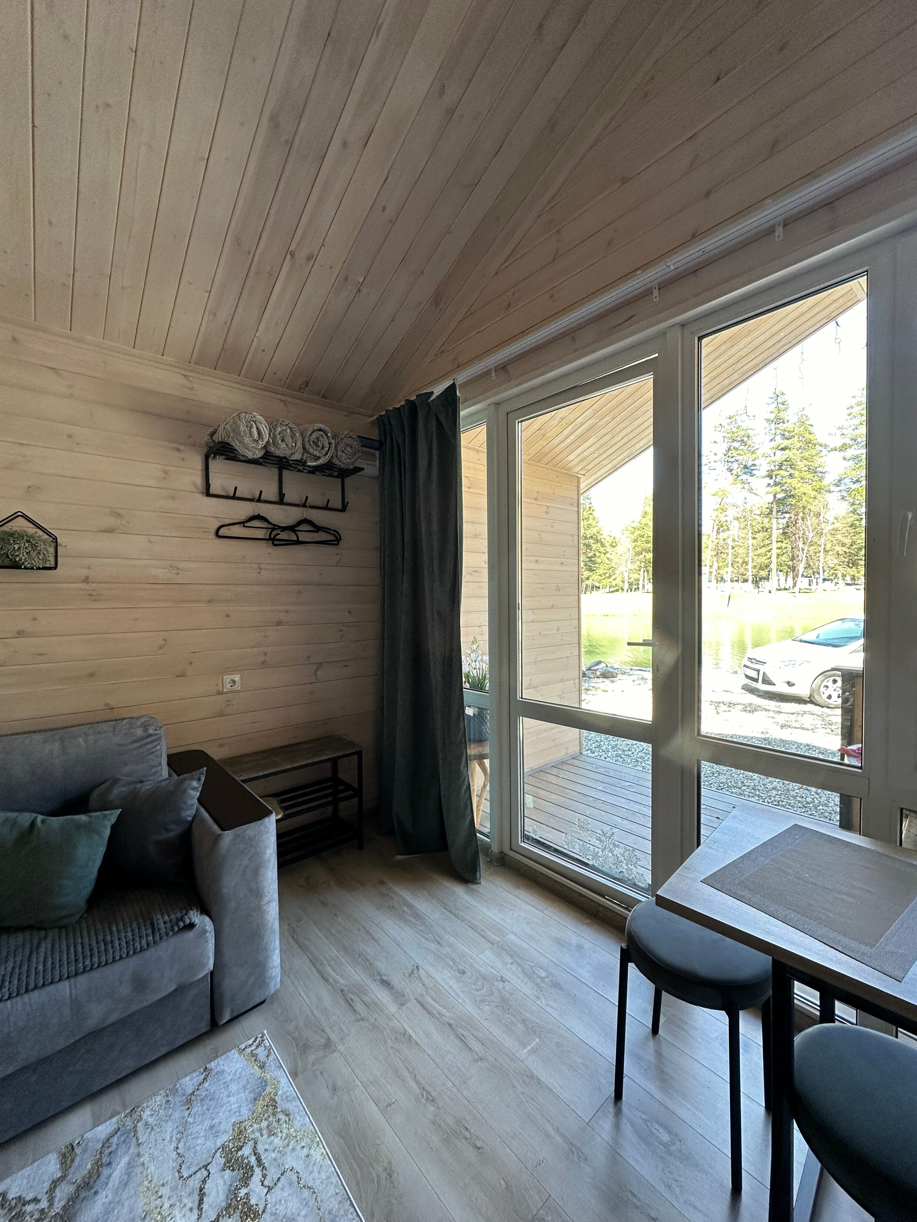 Дом с видом на озеро