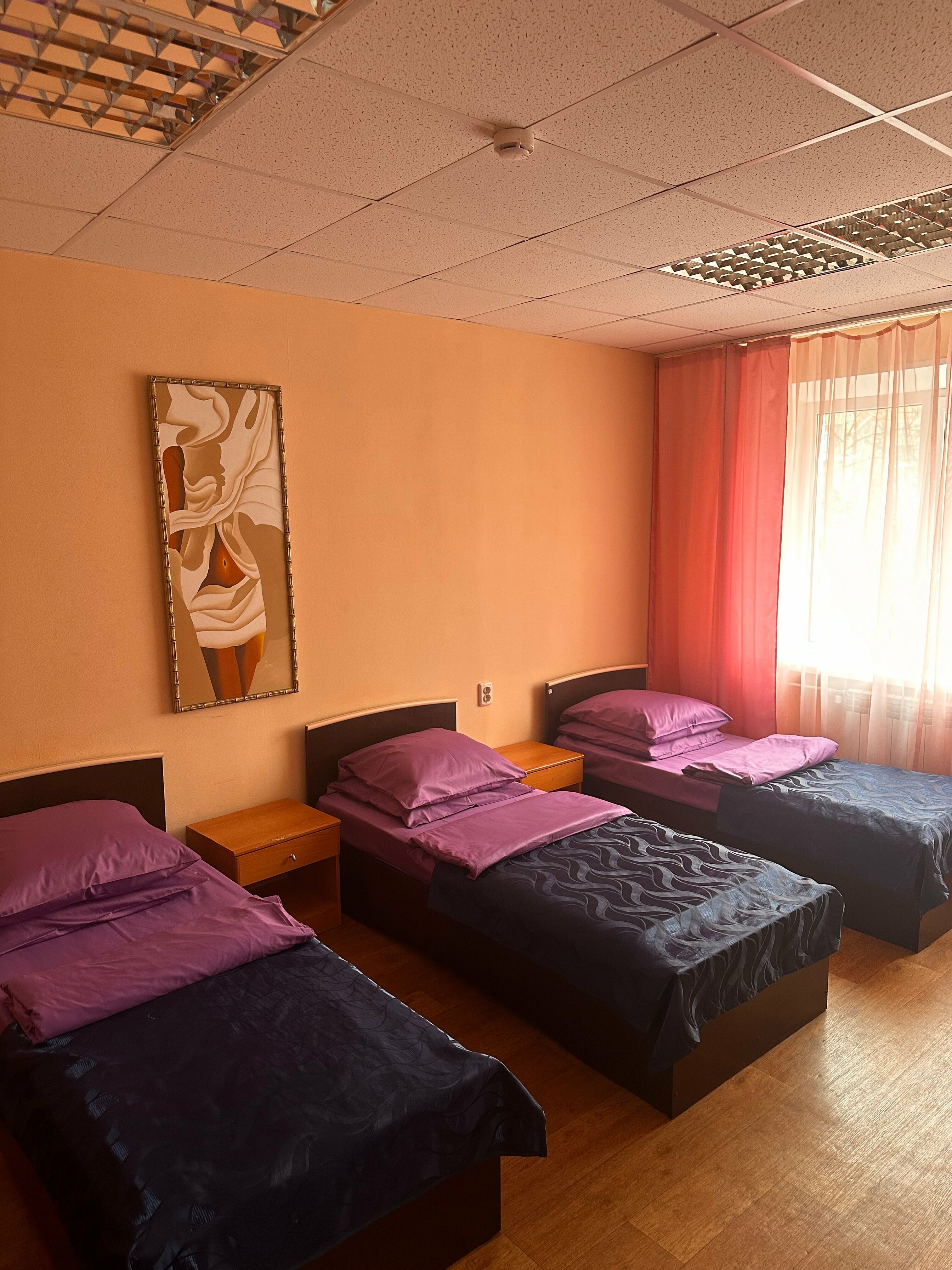 Трехместный номер с общей ванной комнатой