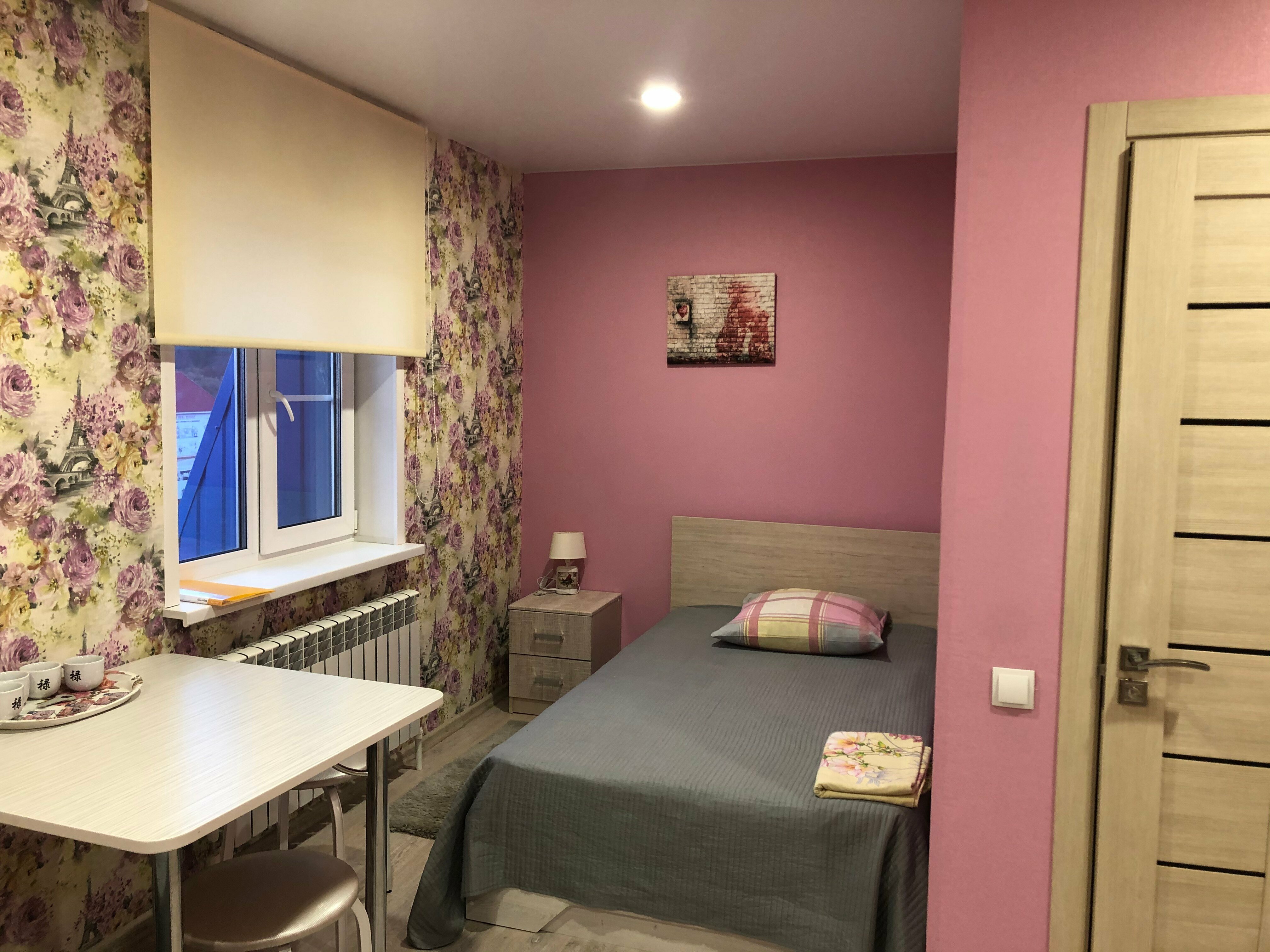 Трехместный номер с собственной ванной комнатой