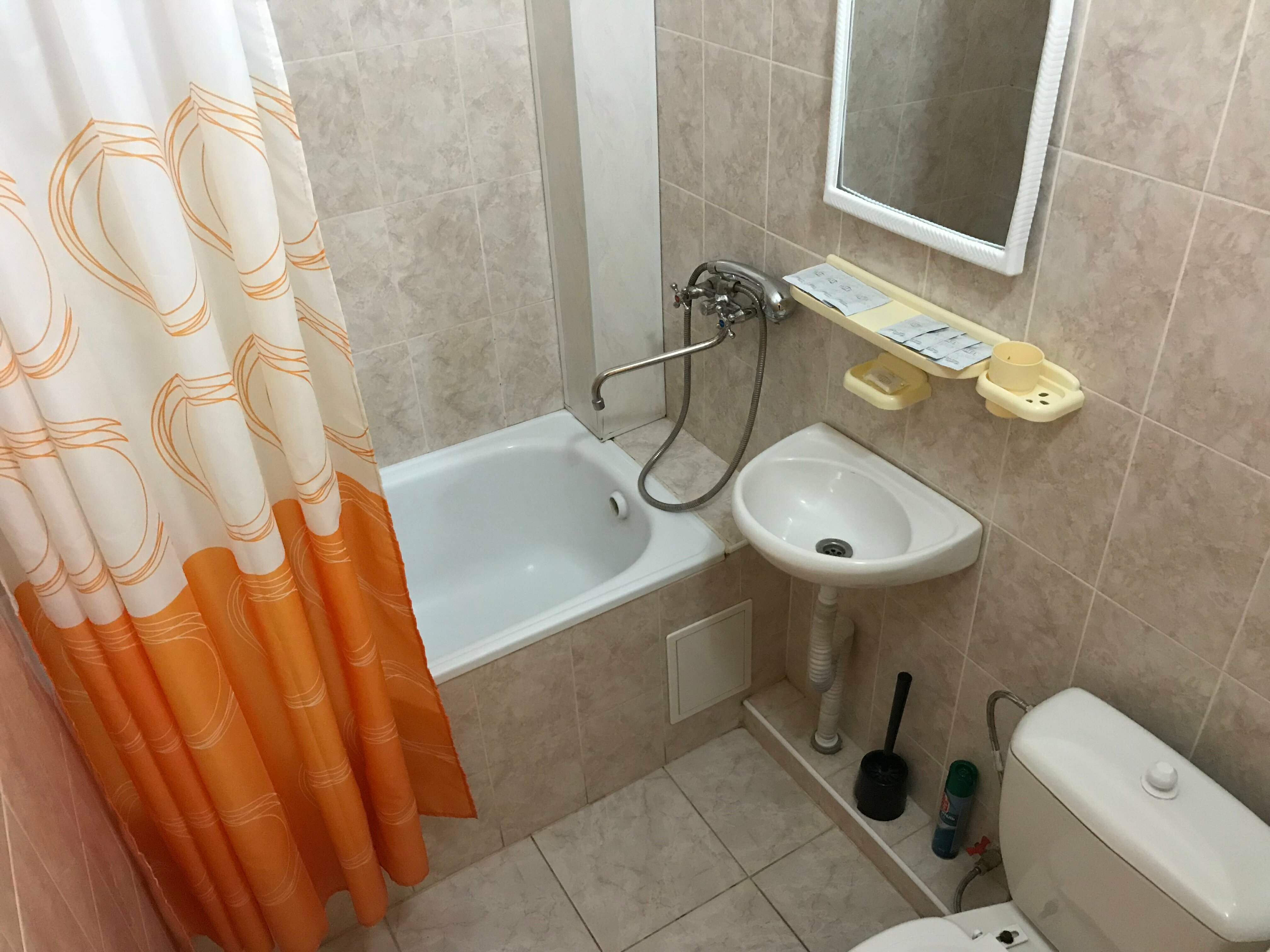 Четырехместный номер с ванной комнатой