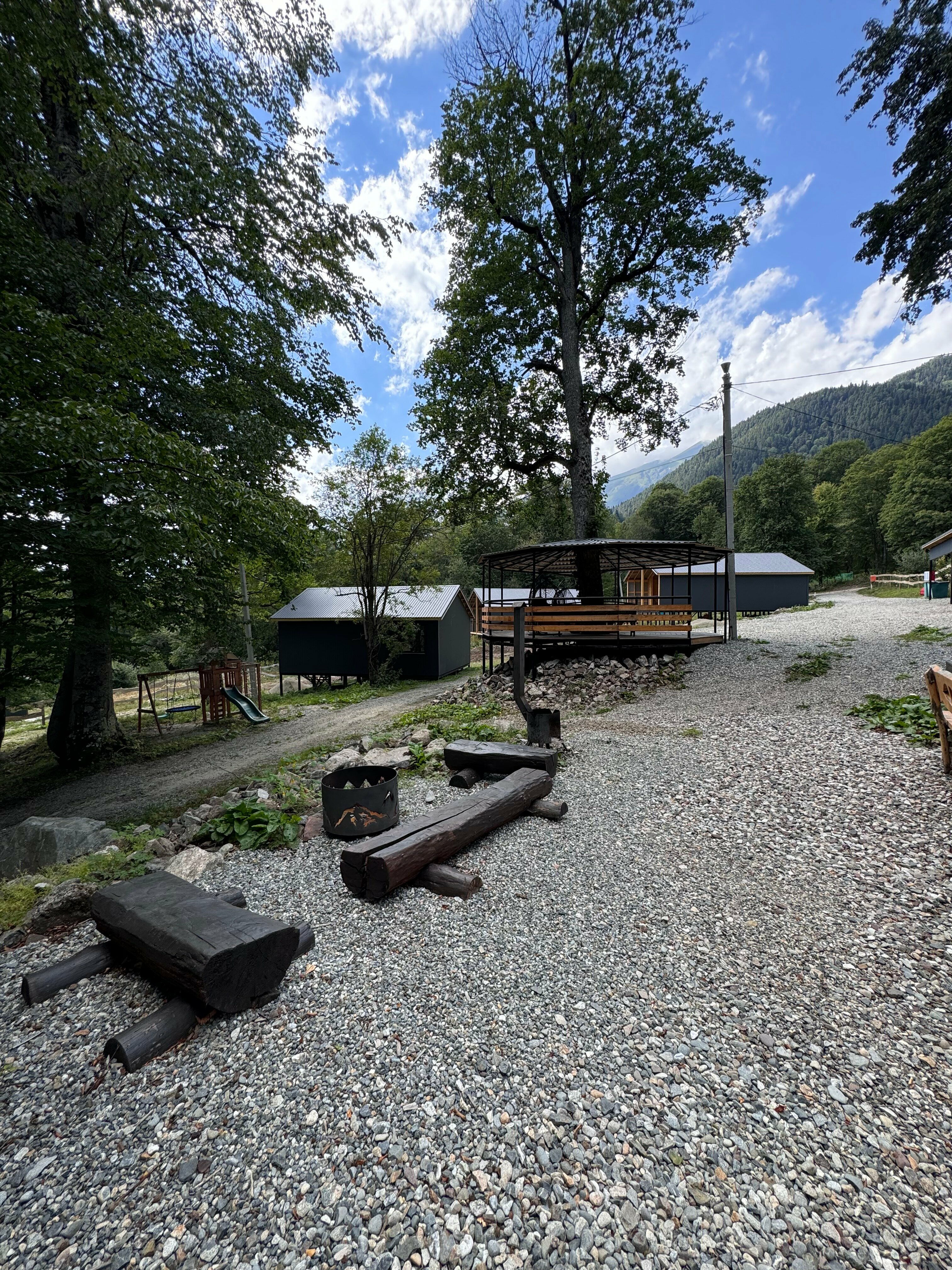 Семейный номер с видом на горы